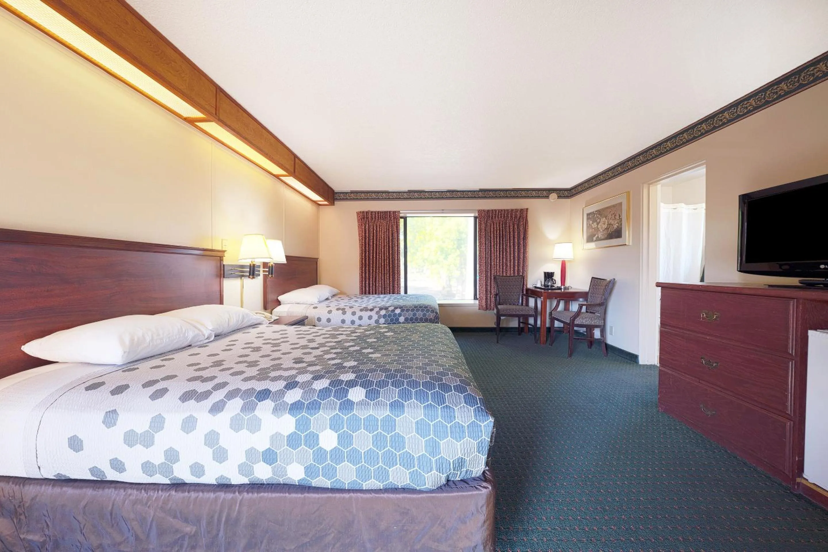 Bedroom, Bed in Broadway Inn Portland Downtown