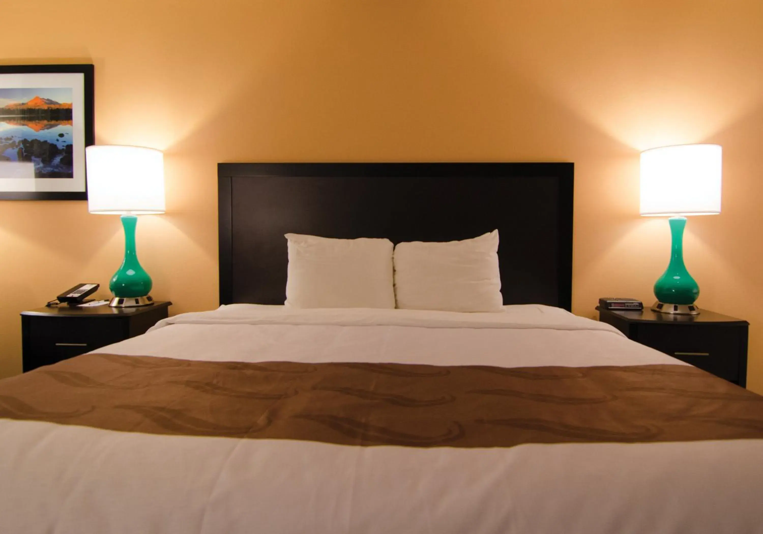 Bed in Cottage Grove Inn Bed in Cottage Grove Inn