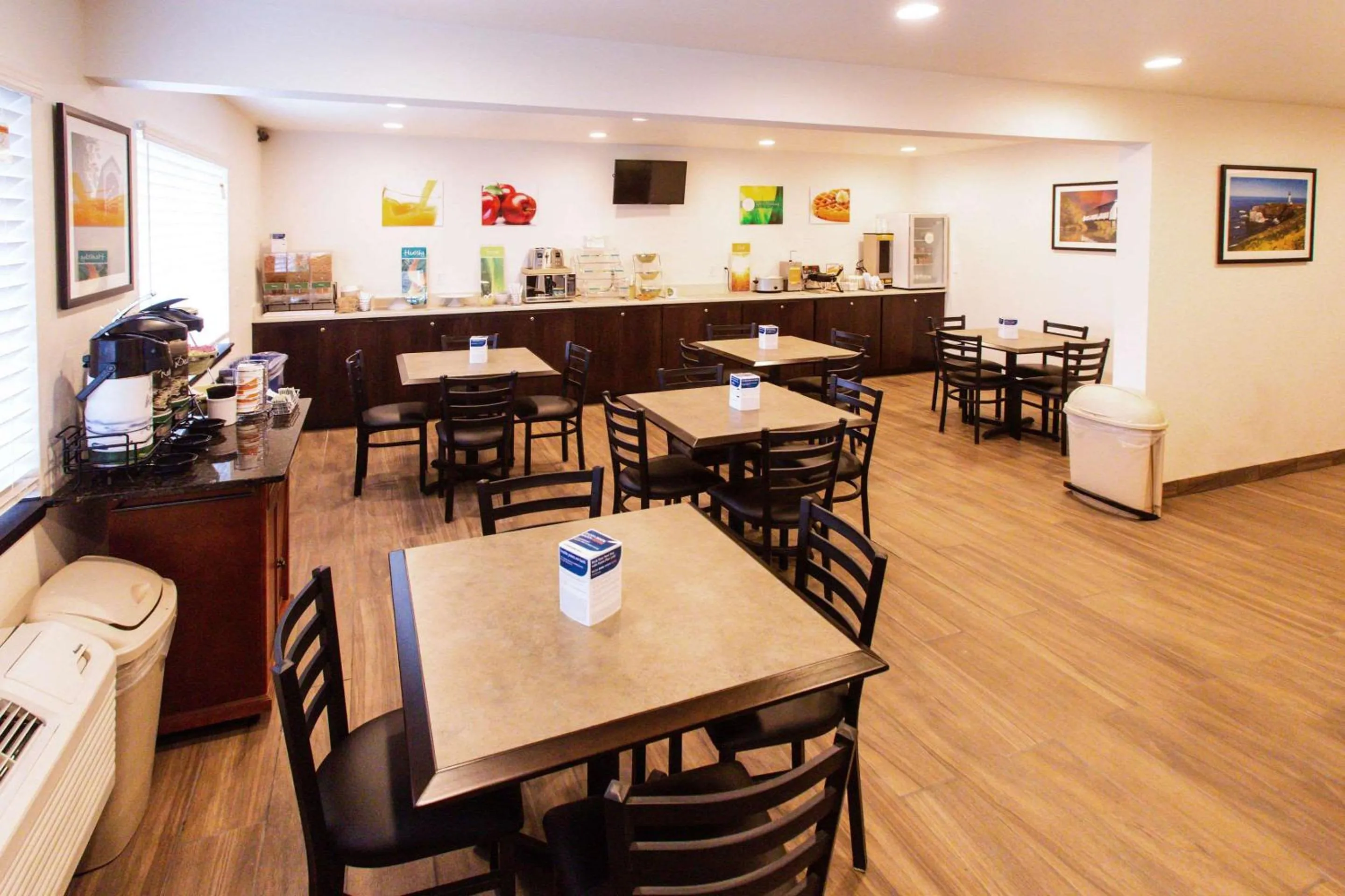 Restaurant/places to eat in Cottage Grove Inn