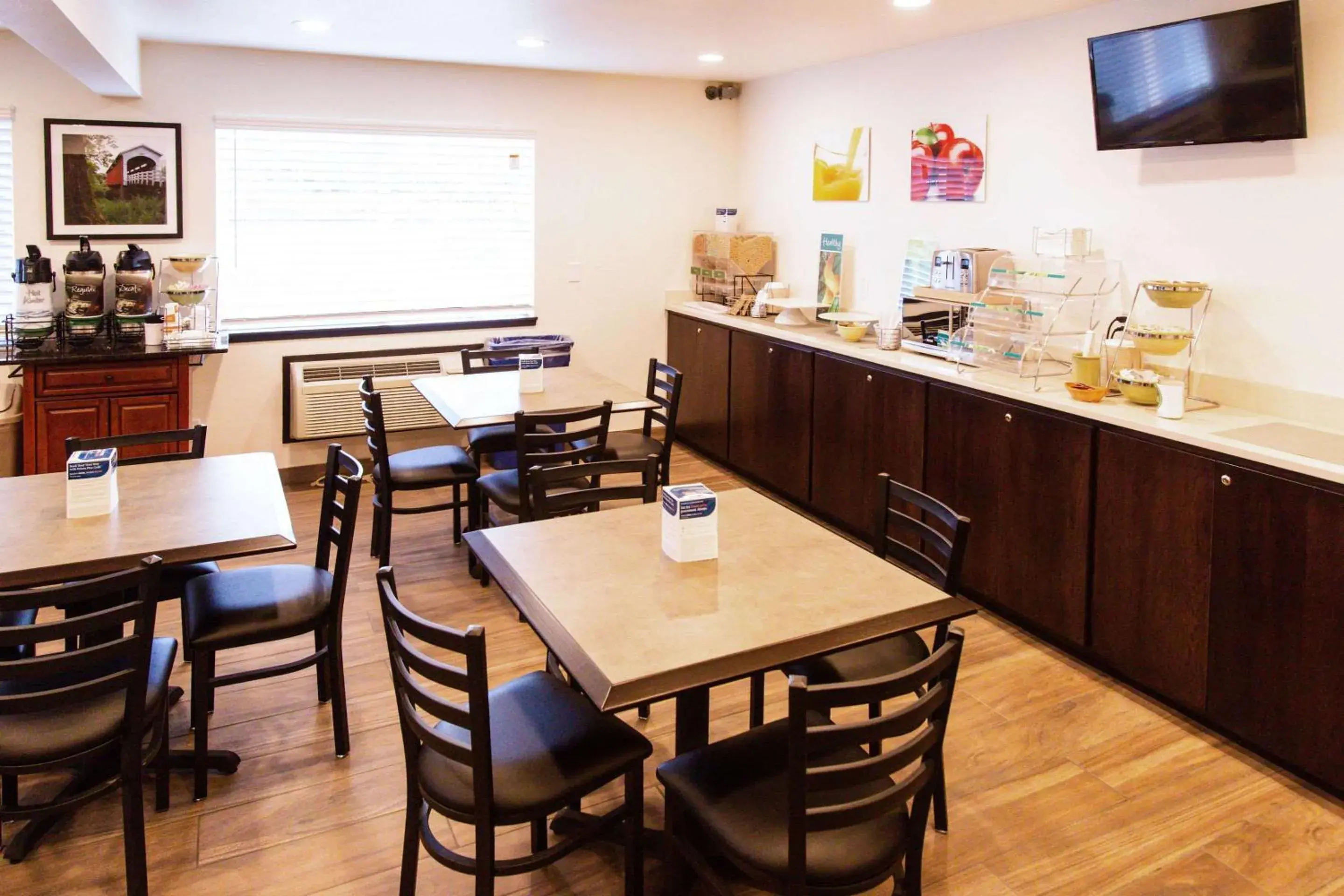 Restaurant/places to eat in Cottage Grove Inn Restaurant/places to eat in Cottage Grove Inn