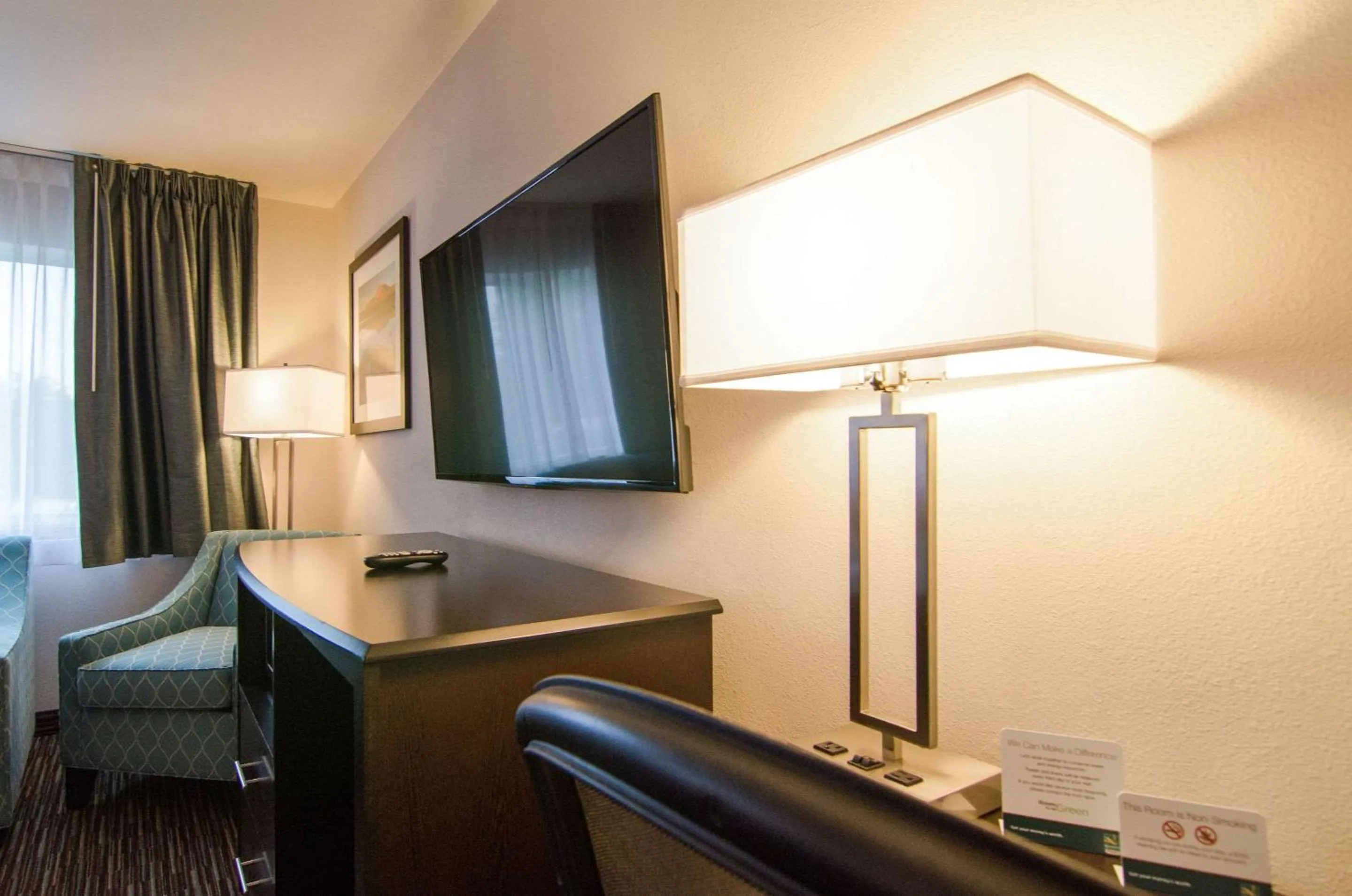 Photo of the whole room in Cottage Grove Inn