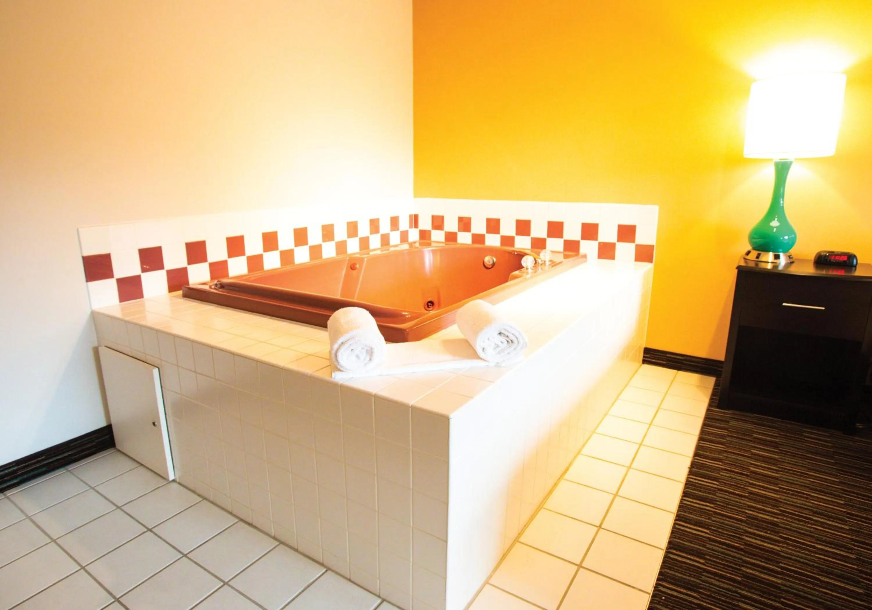 Bed in Cottage Grove Inn