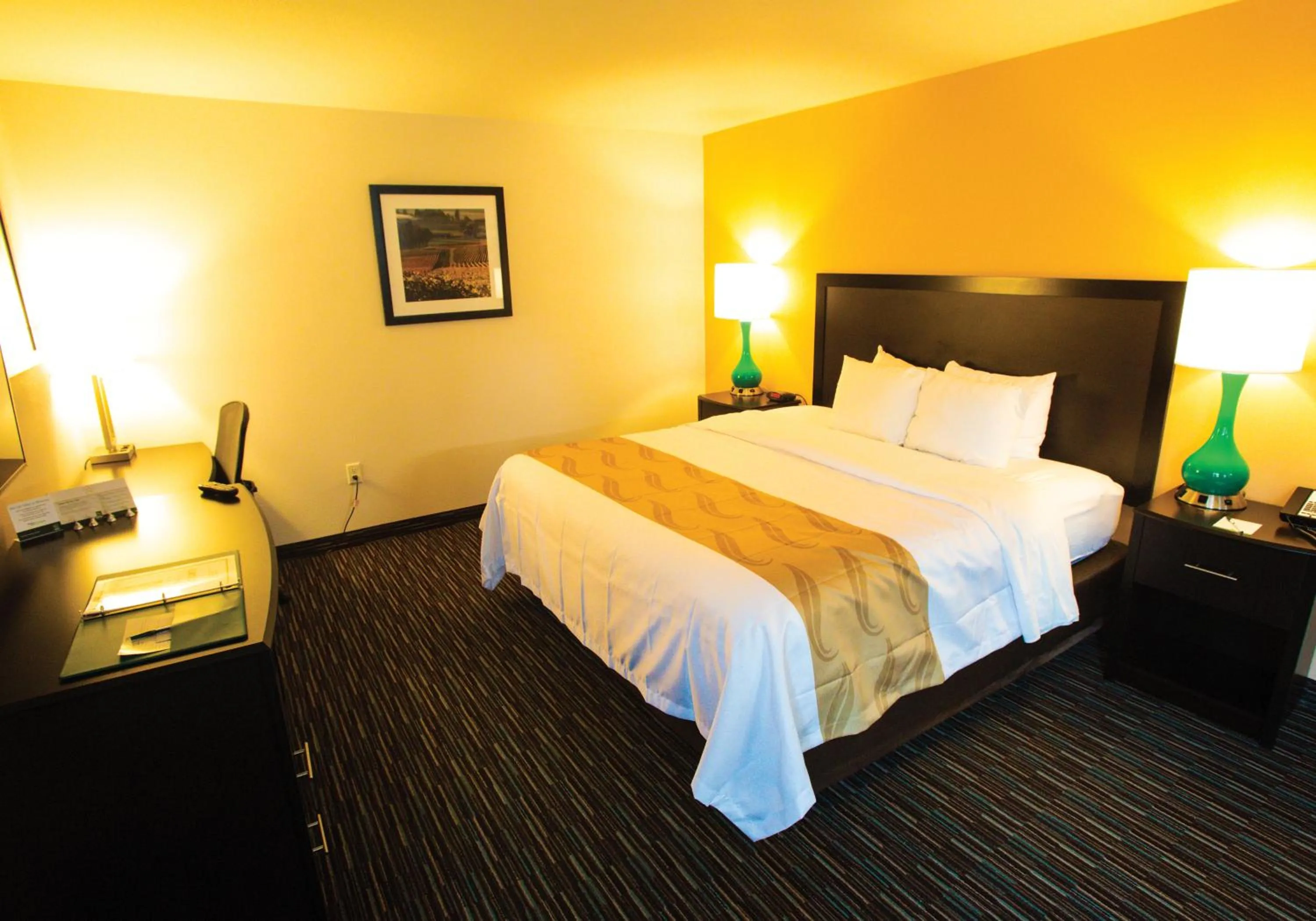 Bed in Cottage Grove Inn