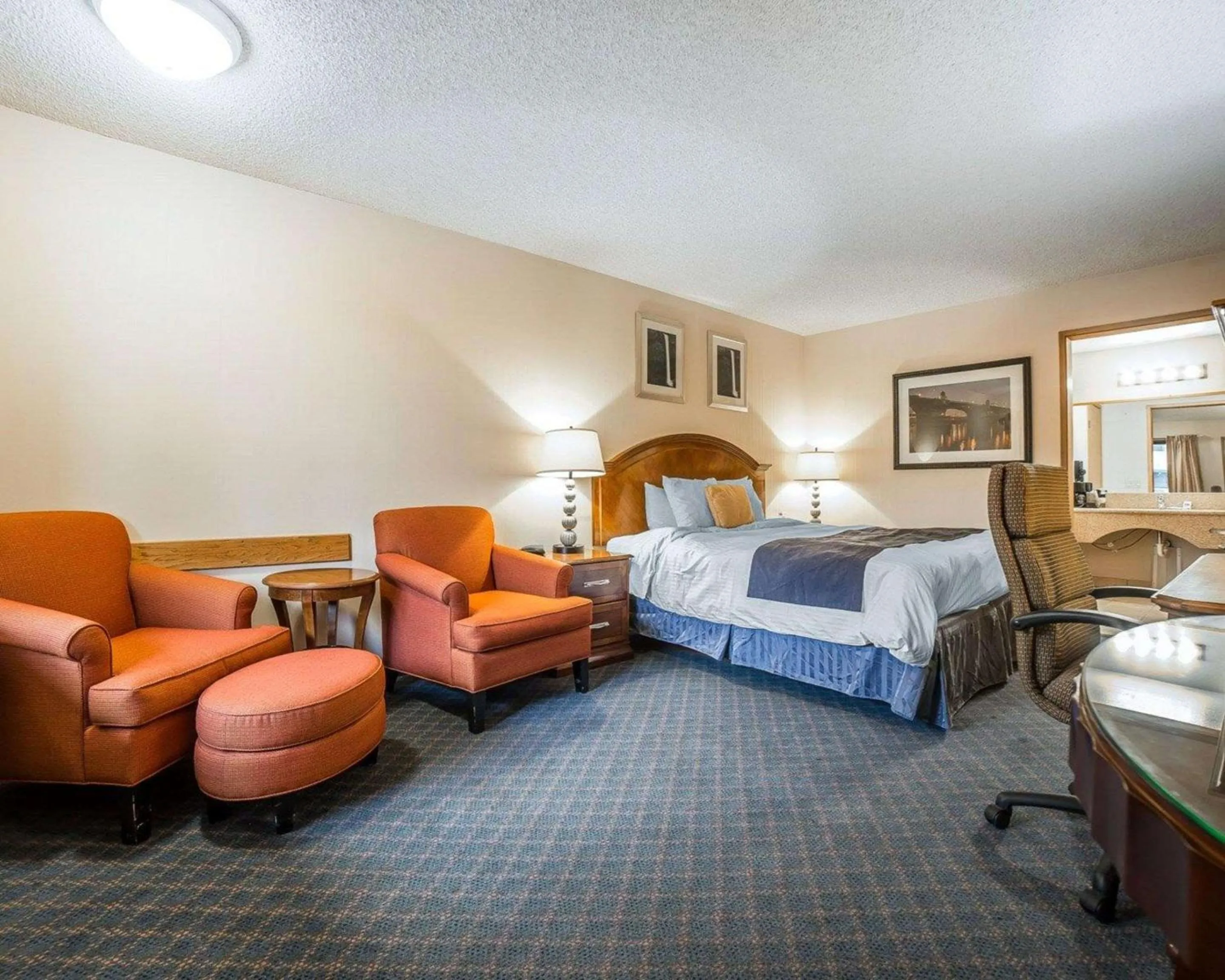 Photo of the whole room, Bed in Rodeway Inn