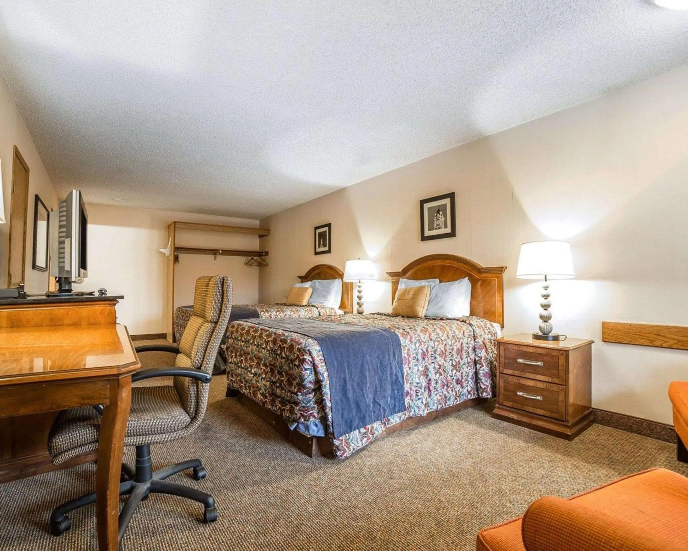 Photo of the whole room, Bed in Rodeway Inn