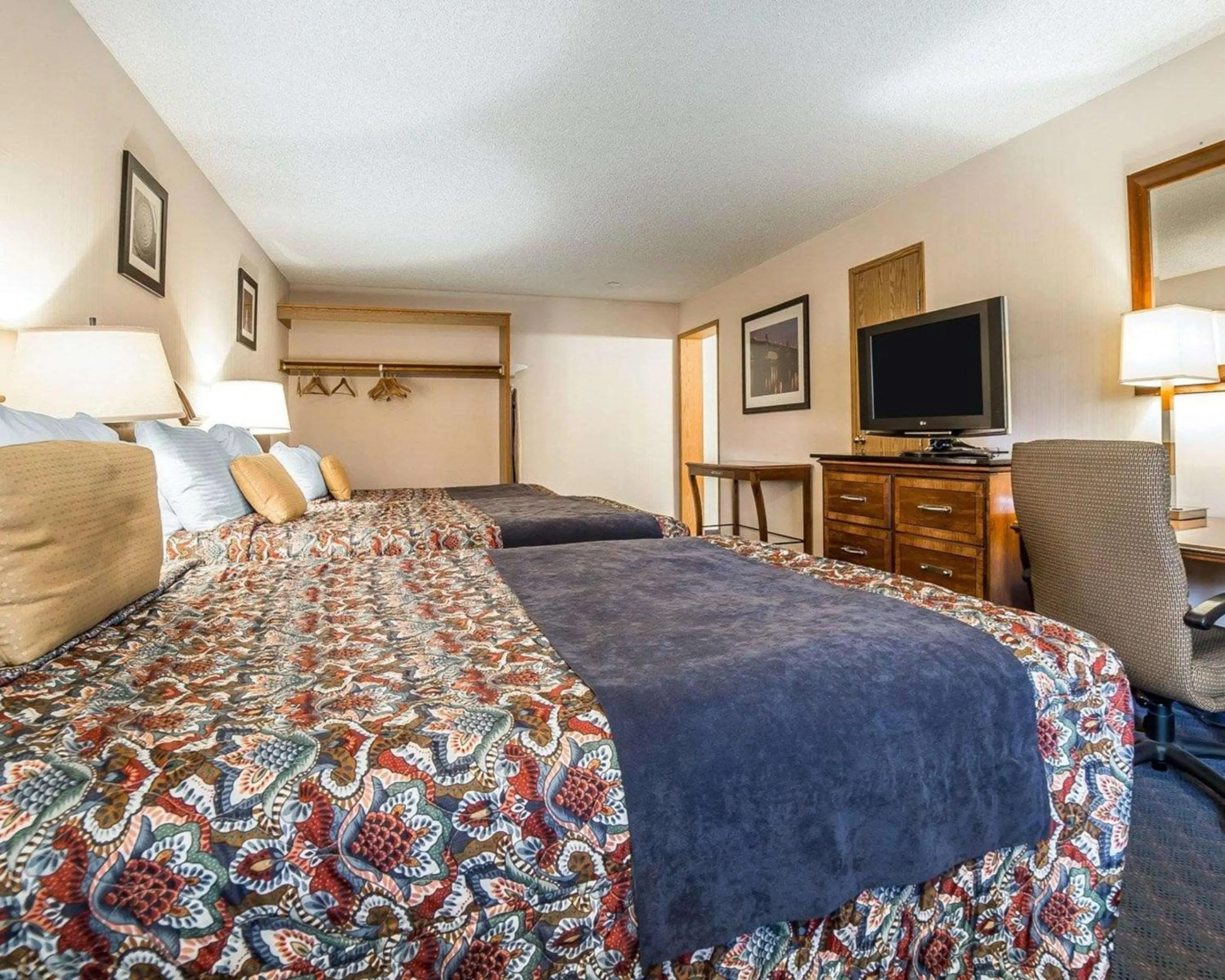 Photo of the whole room, Bed in Rodeway Inn
