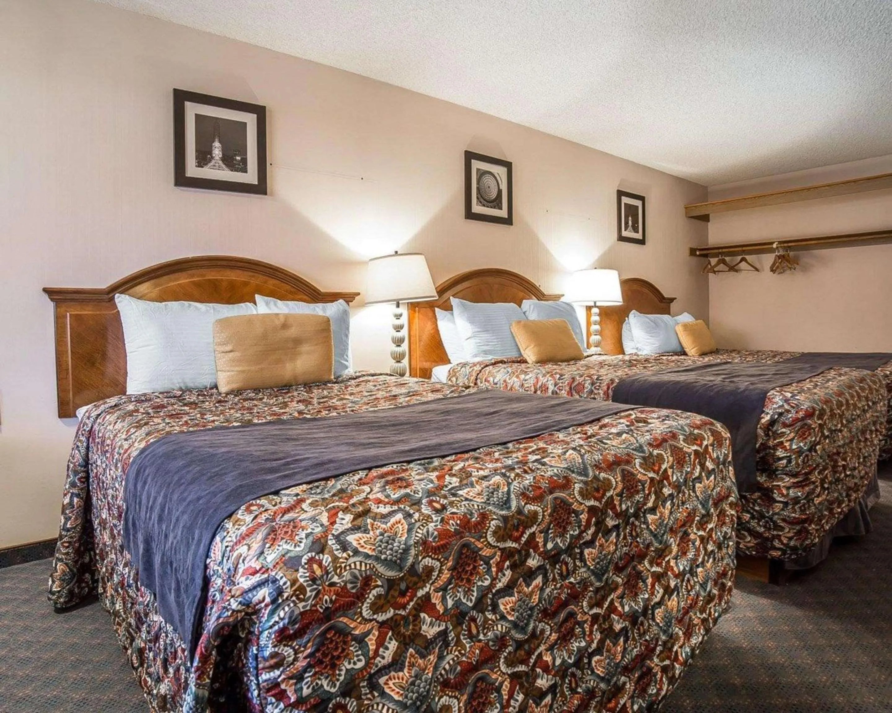 Photo of the whole room, Bed in Rodeway Inn