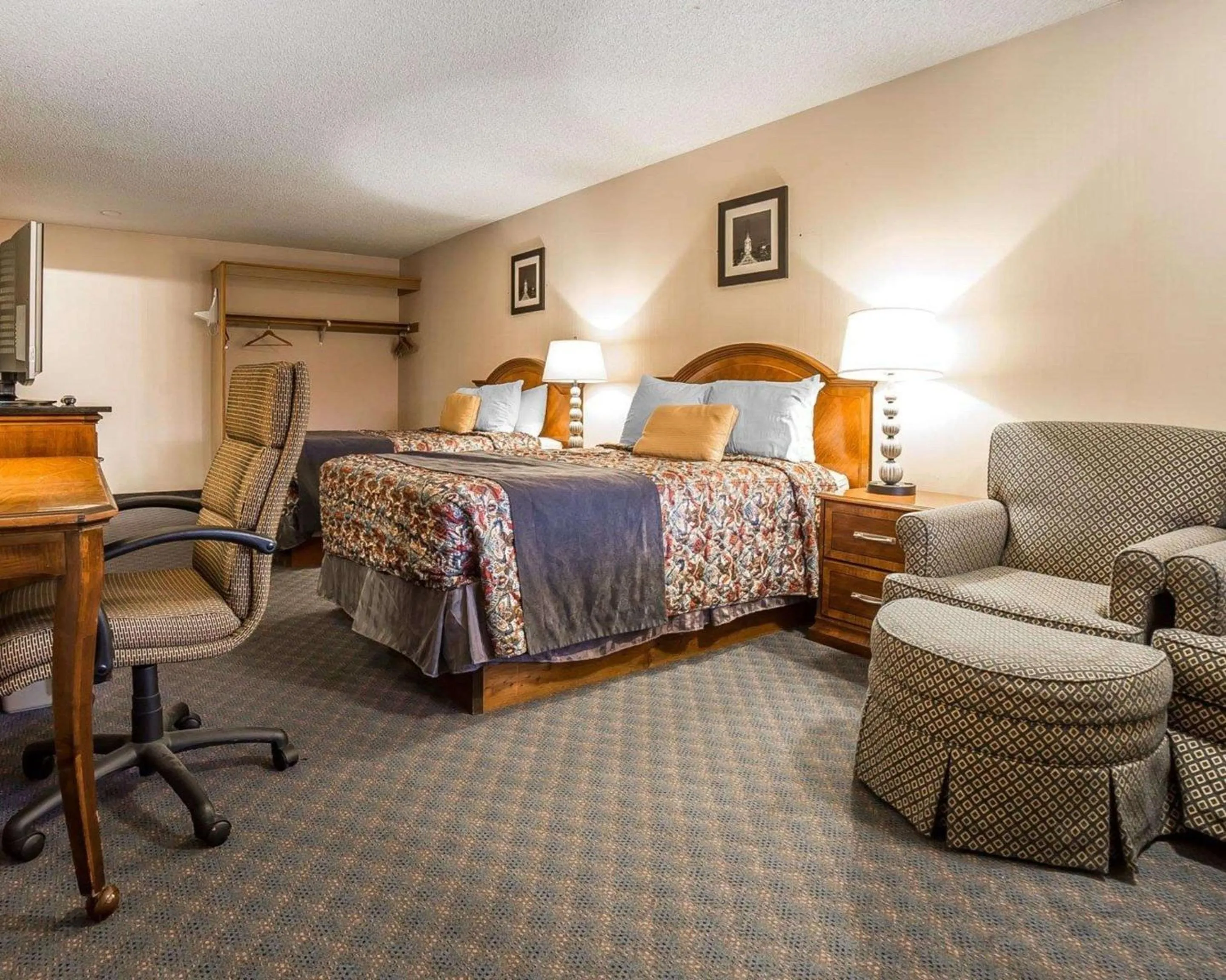 Photo of the whole room, Bed in Rodeway Inn