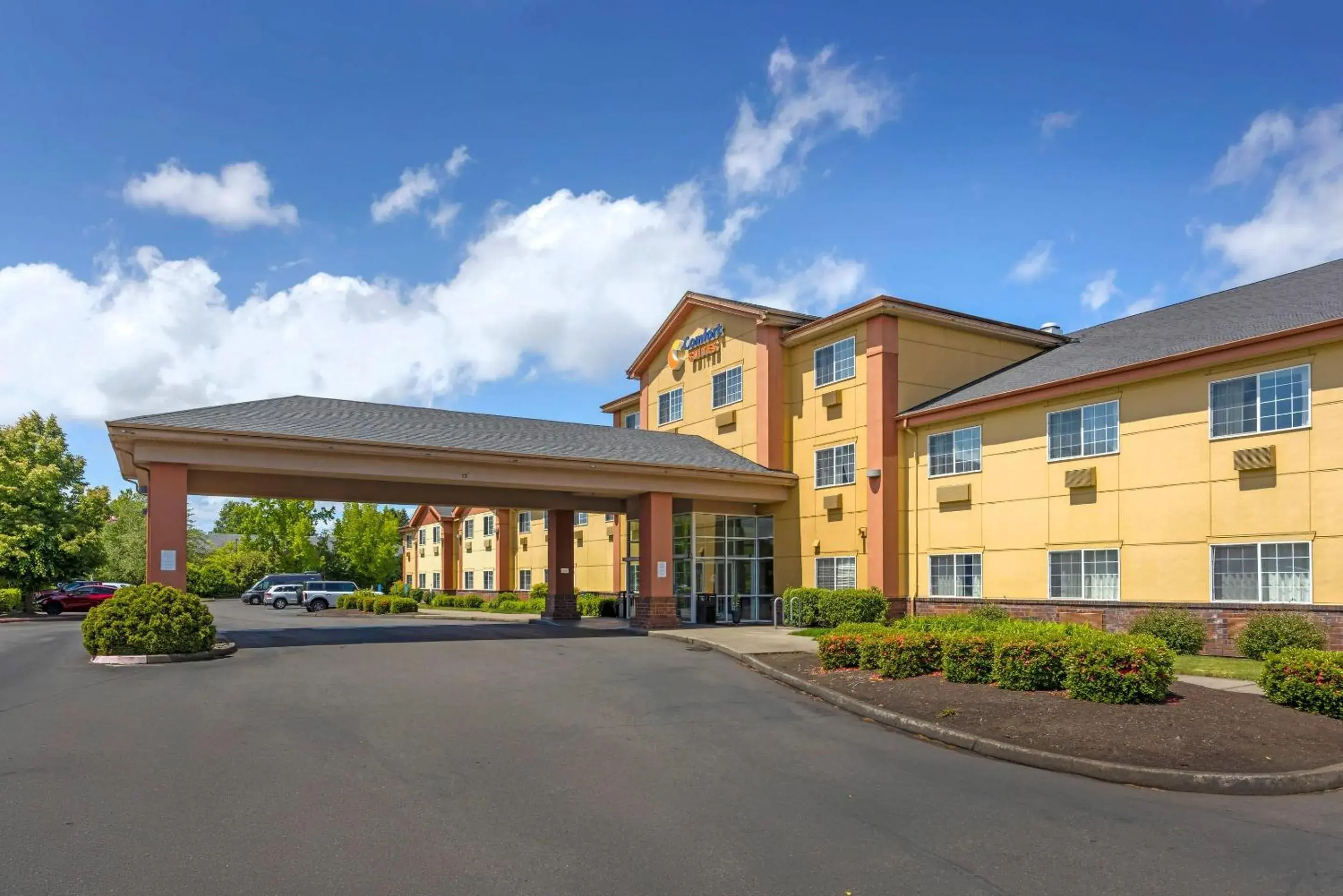 Property building in Comfort Suites Salem Property building in Comfort Suites Salem