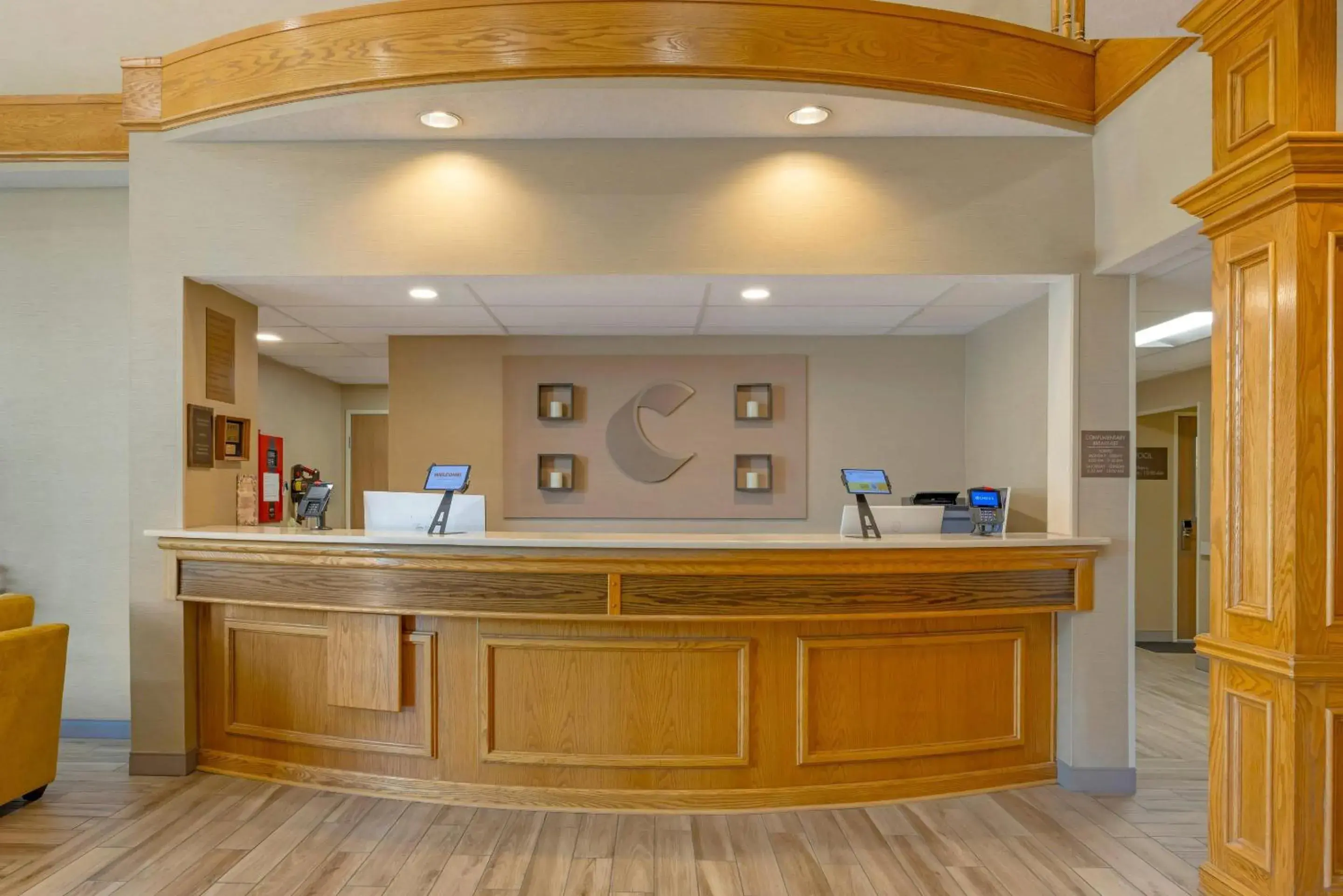 Lobby or reception in Comfort Suites Salem Lobby or reception in Comfort Suites Salem