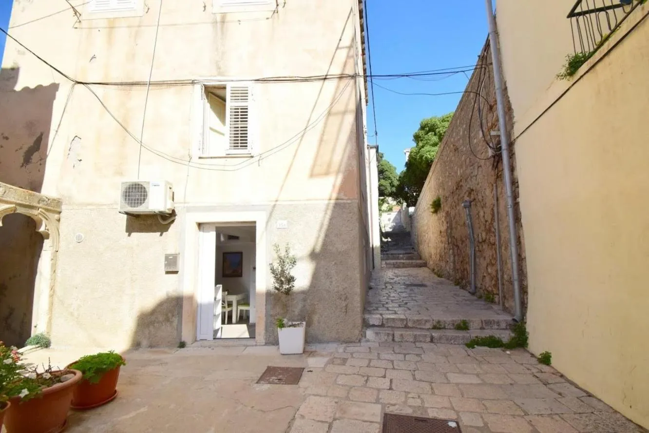 Property building in Apartment Šulić