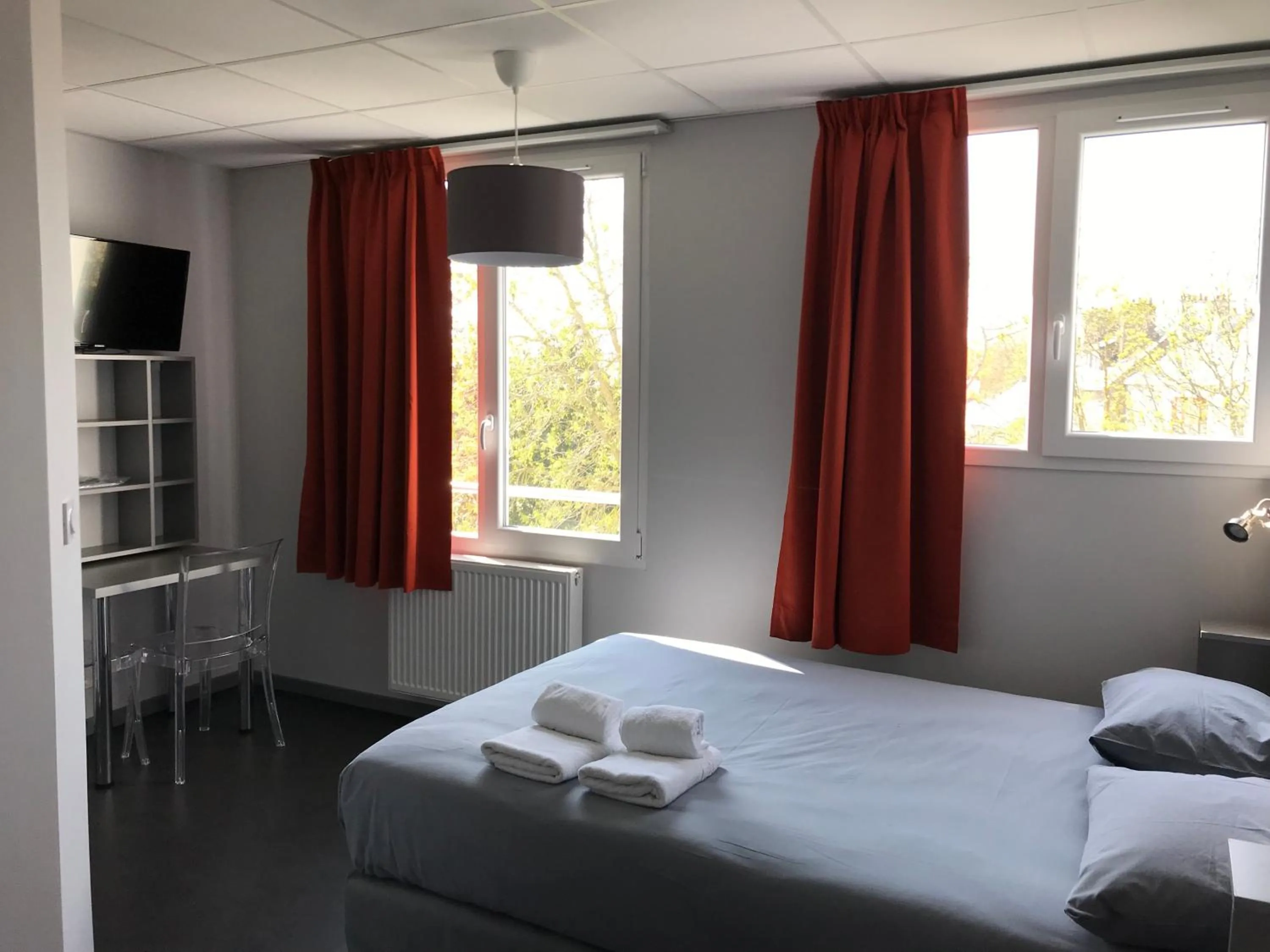 Photo of the whole room, Bed in Smart Living