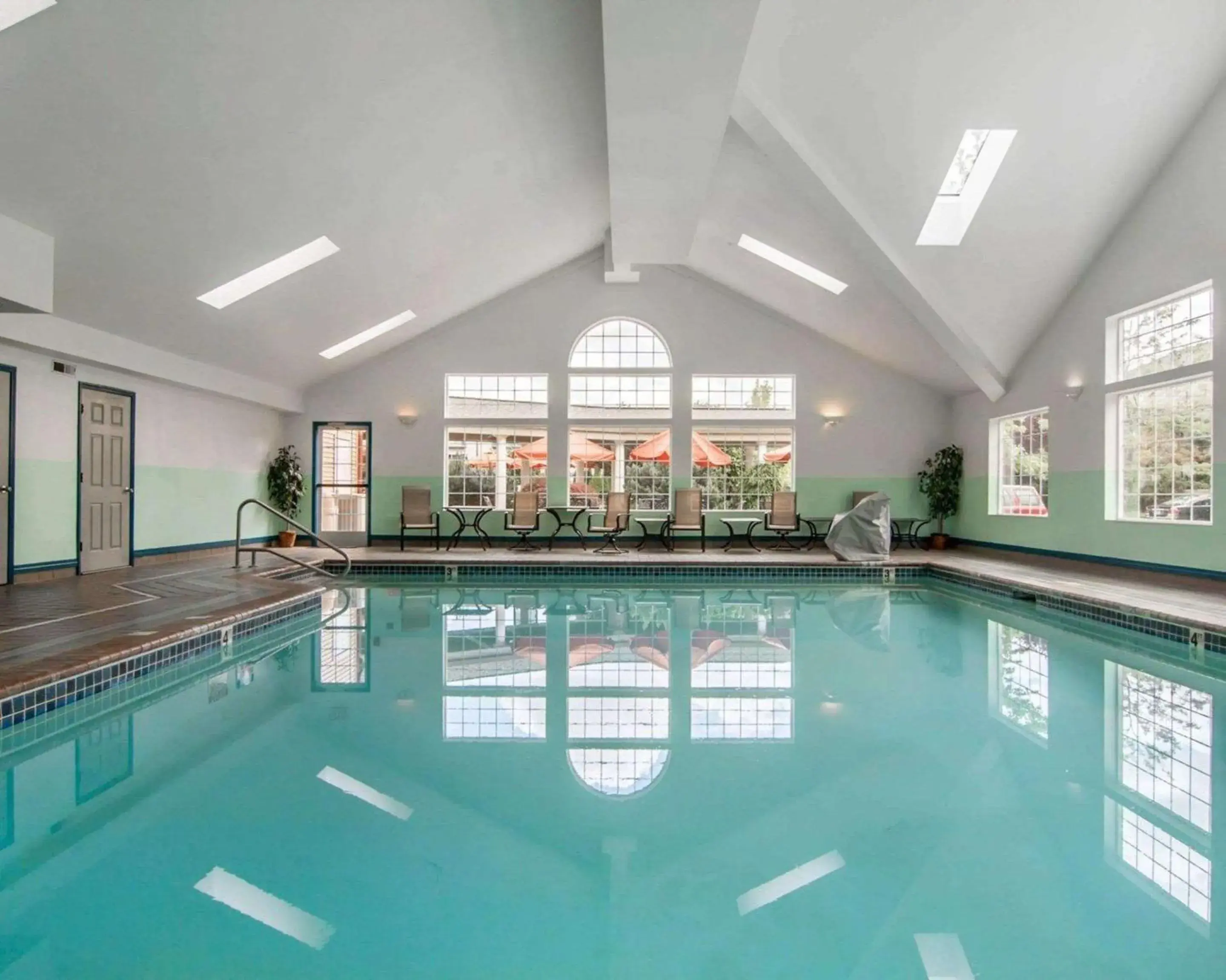 Swimming pool in Comfort Suites Corvallis Swimming pool in Comfort Suites Corvallis