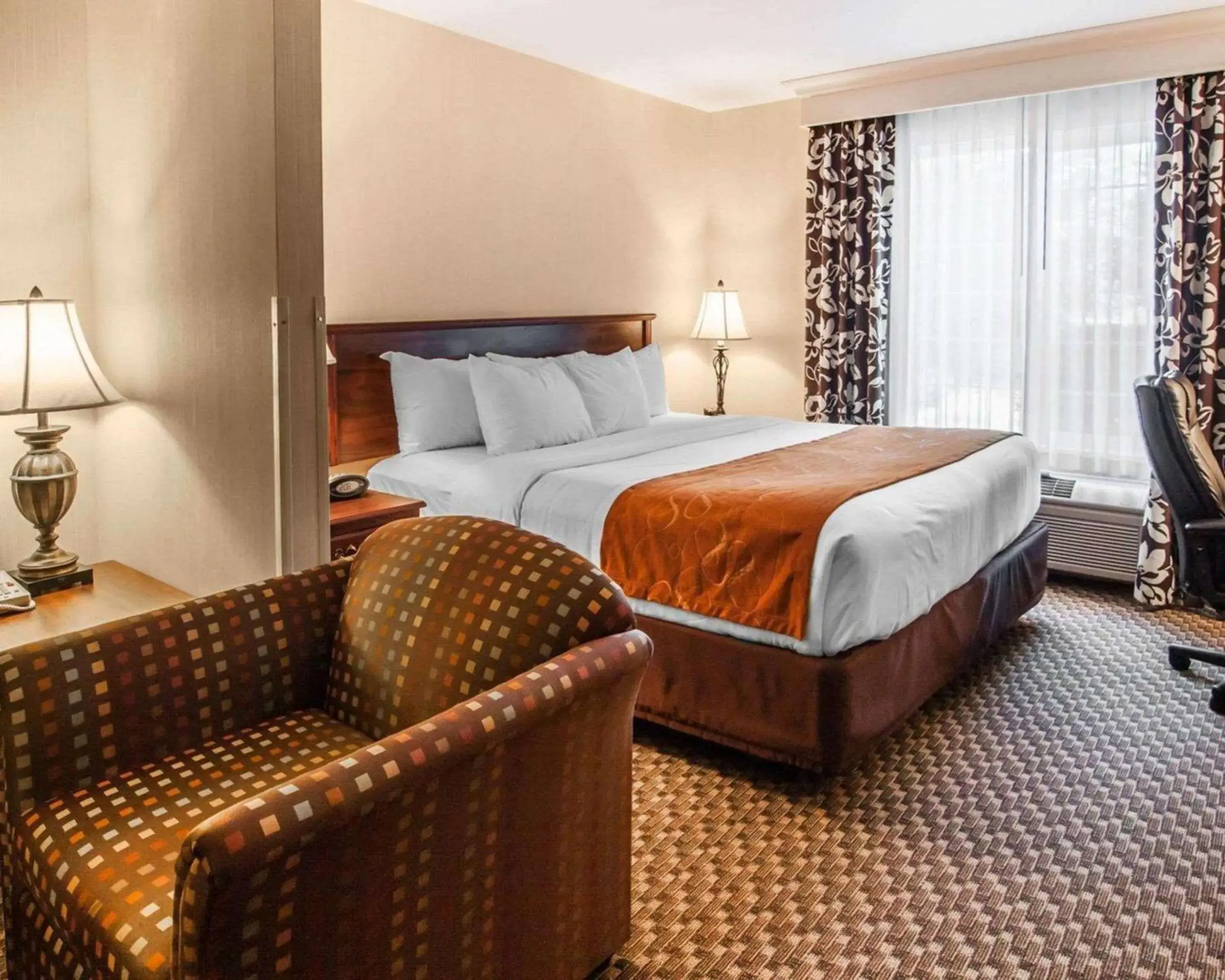 Photo of the whole room, Bed in Comfort Suites Corvallis Photo of the whole room, Bed in Comfort Suites Corvallis