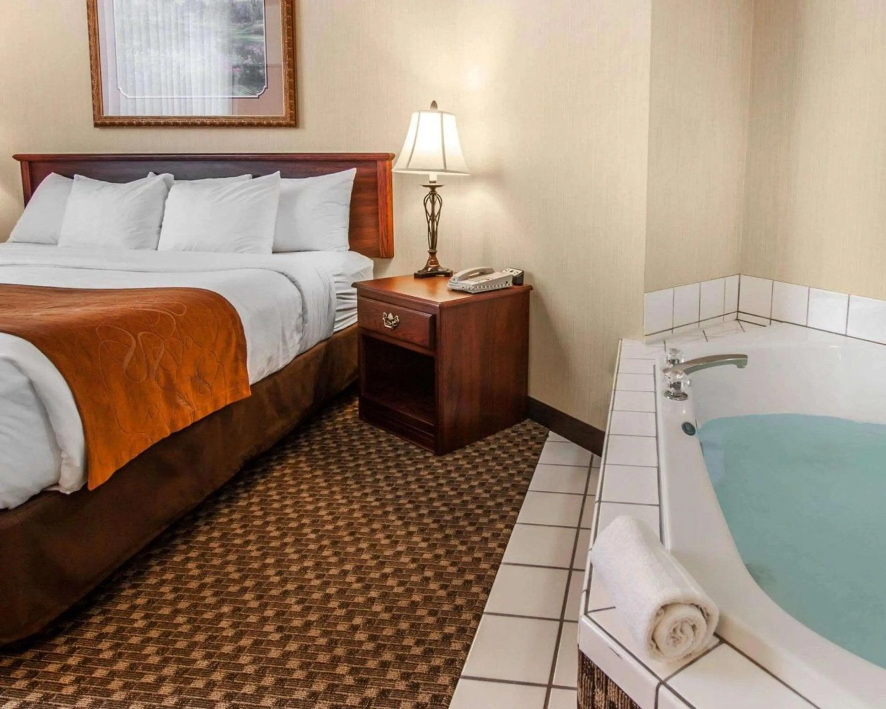 Bedroom, Bed in Comfort Suites Corvallis