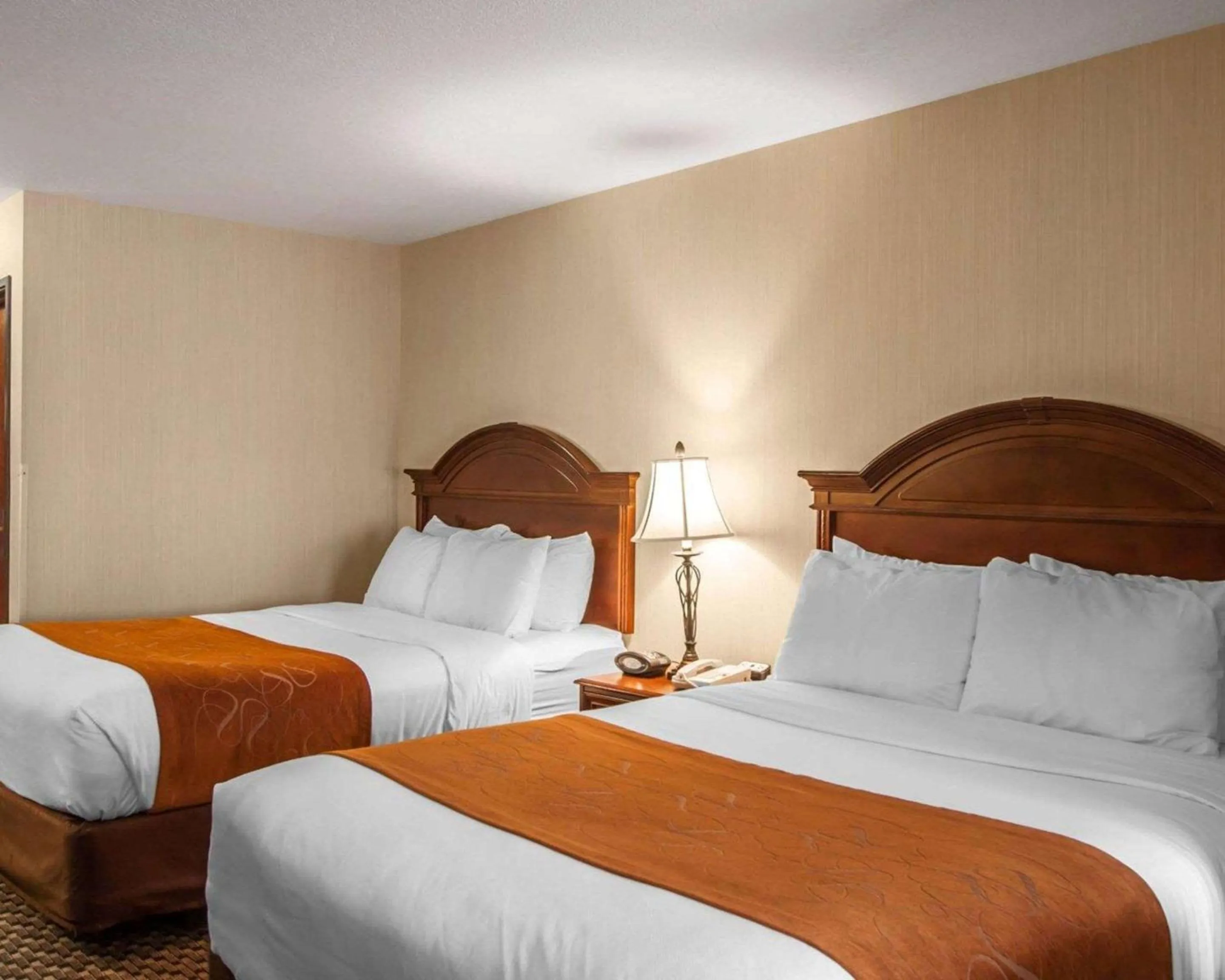 Photo of the whole room, Bed in Comfort Suites Corvallis