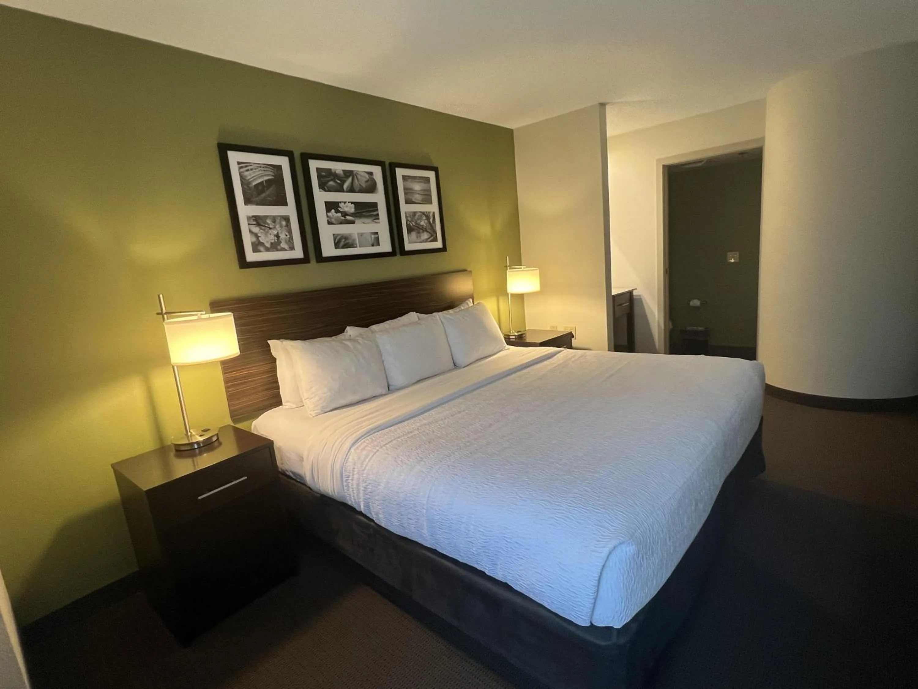 Bedroom, Bed in SureStay by Best Western Roseburg