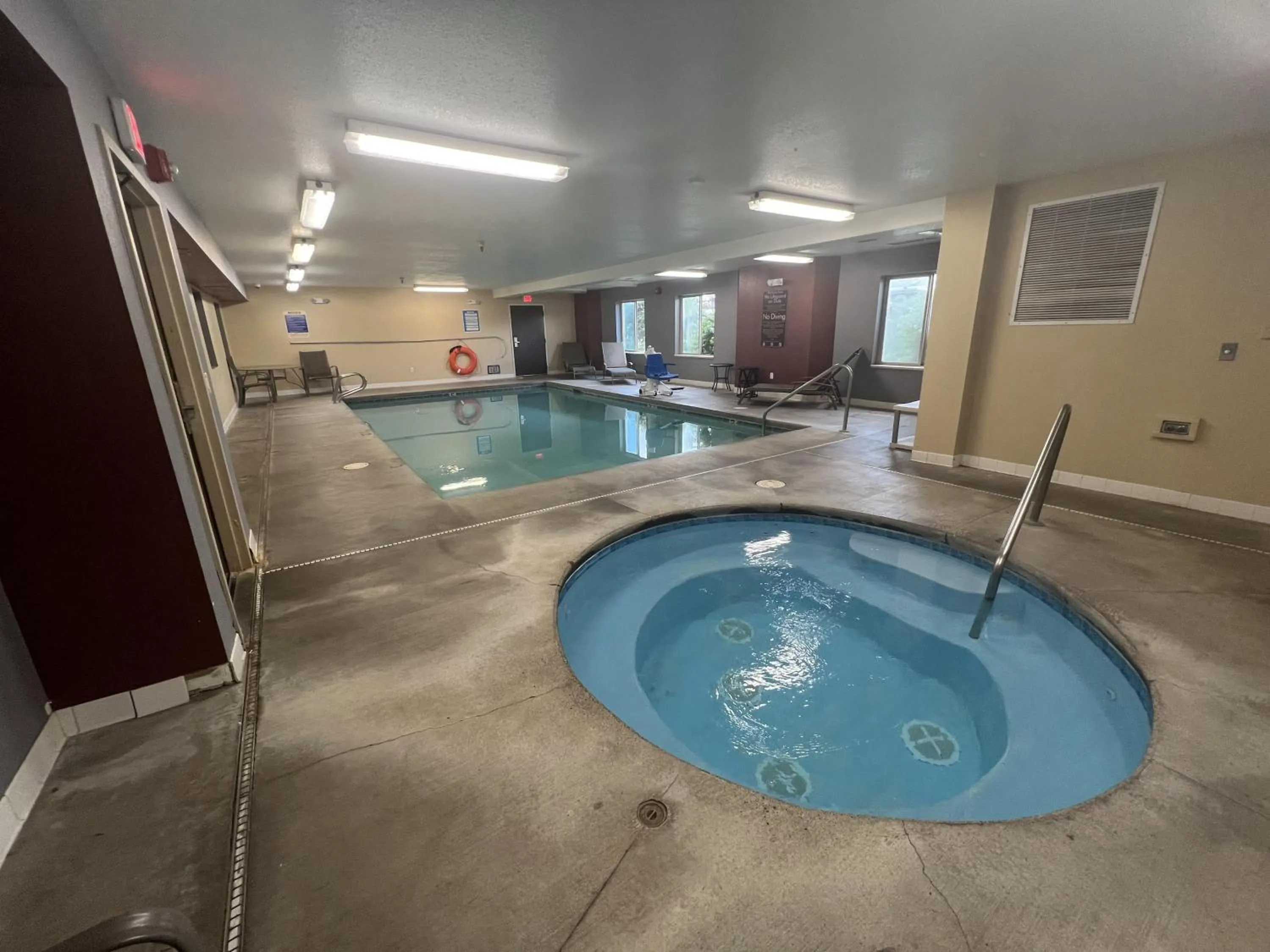 Pool view in SureStay by Best Western Roseburg
