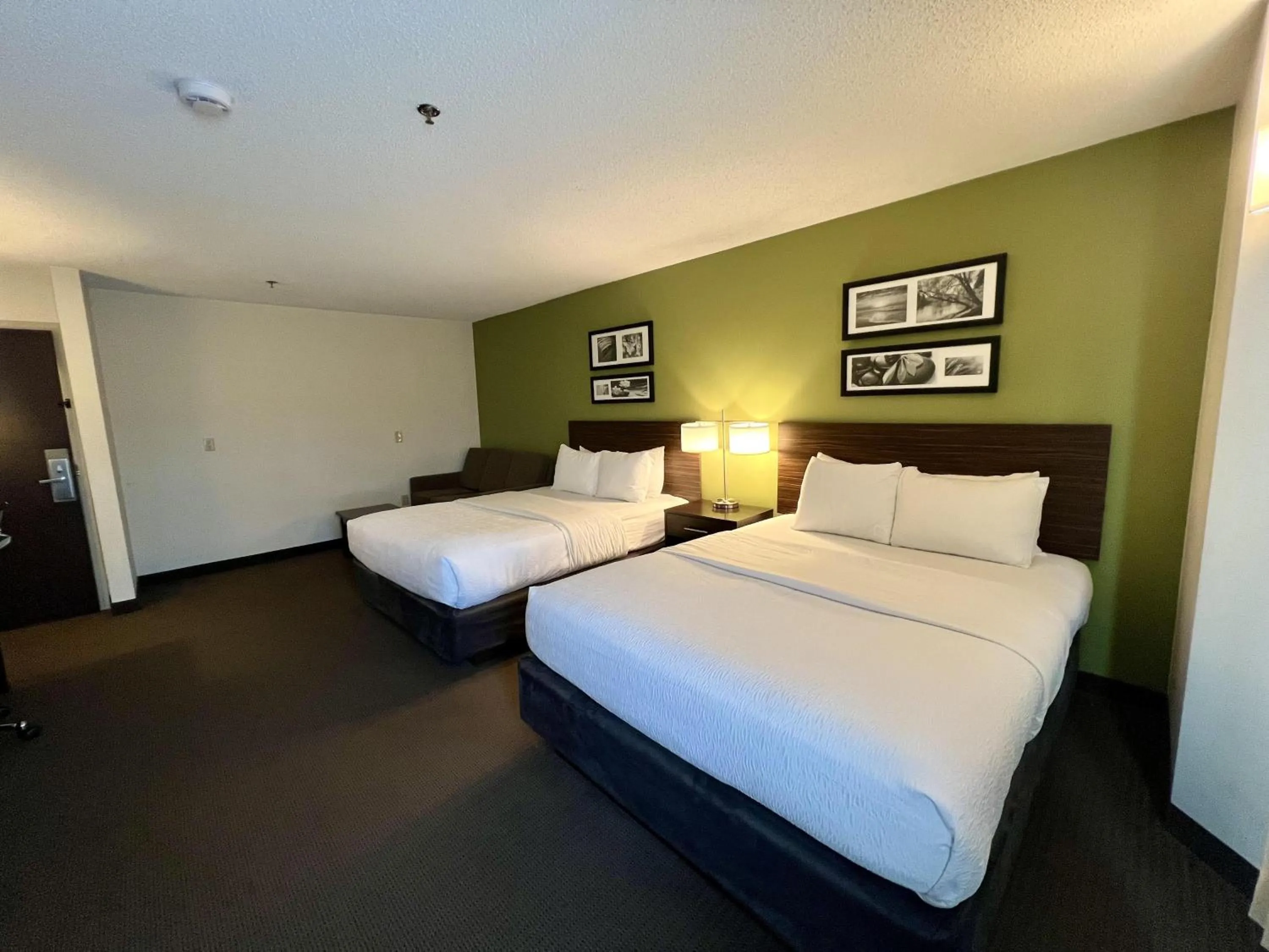 Bedroom, Bed in SureStay by Best Western Roseburg