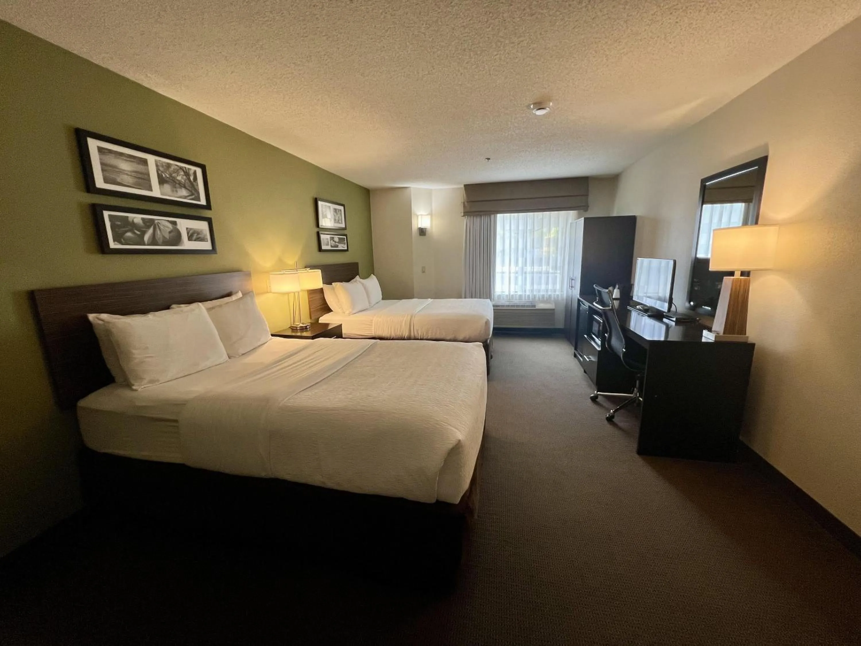Bedroom, Bed in SureStay by Best Western Roseburg
