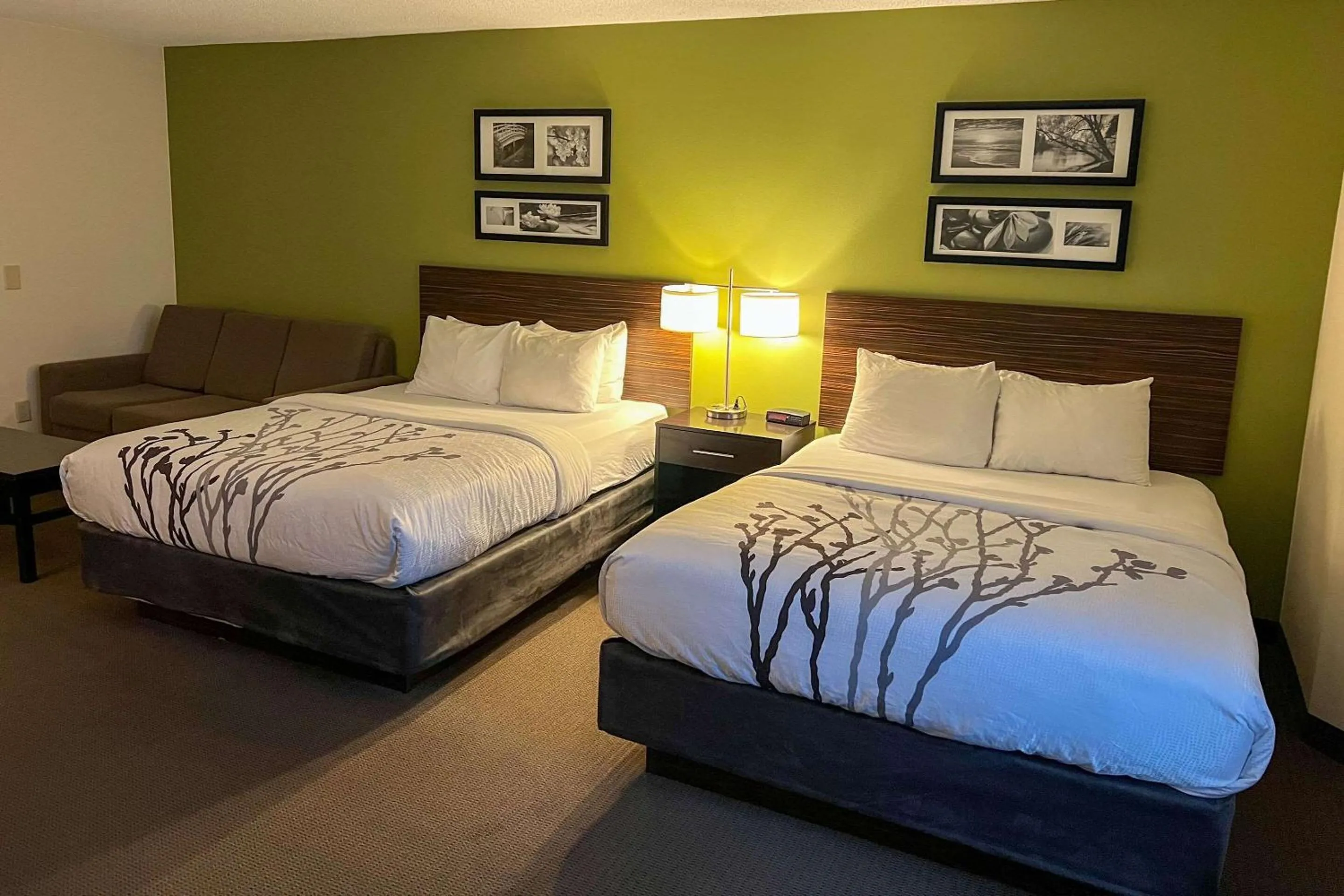 Queen Suite with Two Queen Beds - Non-Smoking in Sleep Inn & Suites Roseburg North Near Medical Center