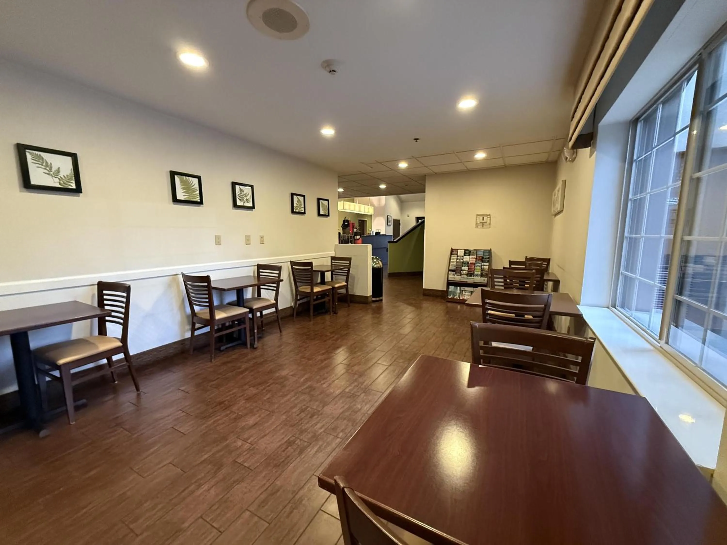 Breakfast in SureStay by Best Western Roseburg