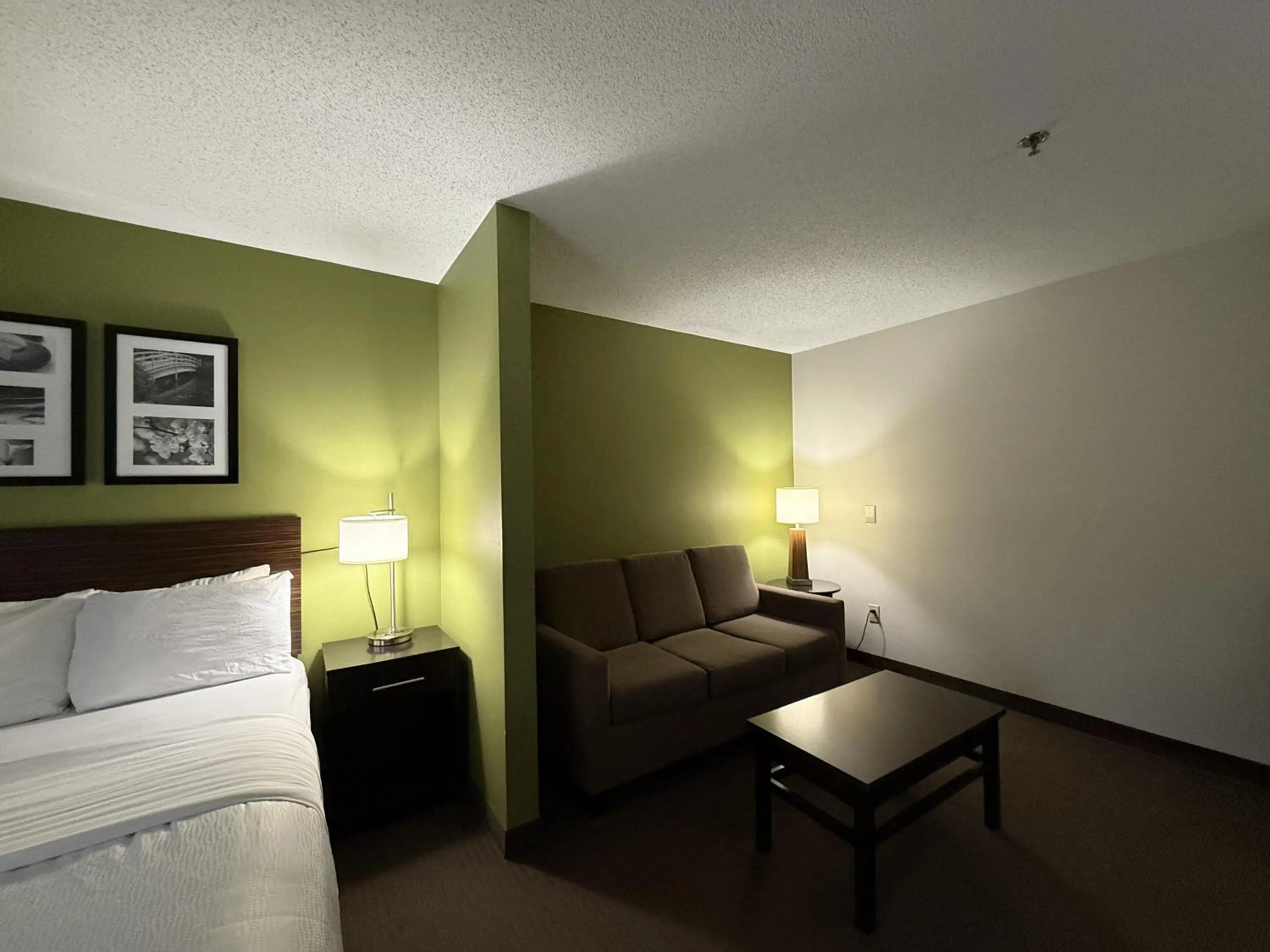 Bedroom, Bed in SureStay by Best Western Roseburg