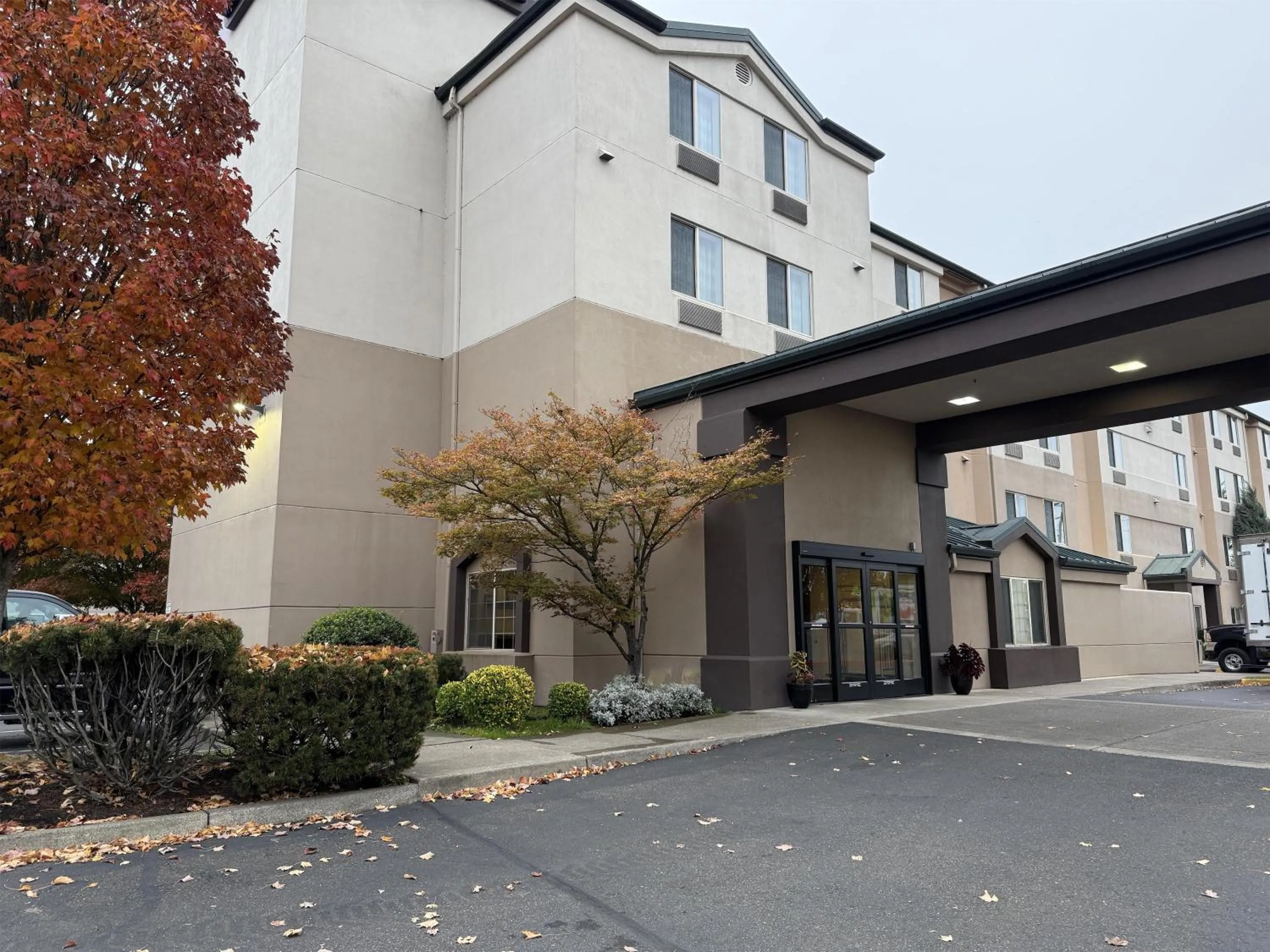Property building in SureStay by Best Western Roseburg