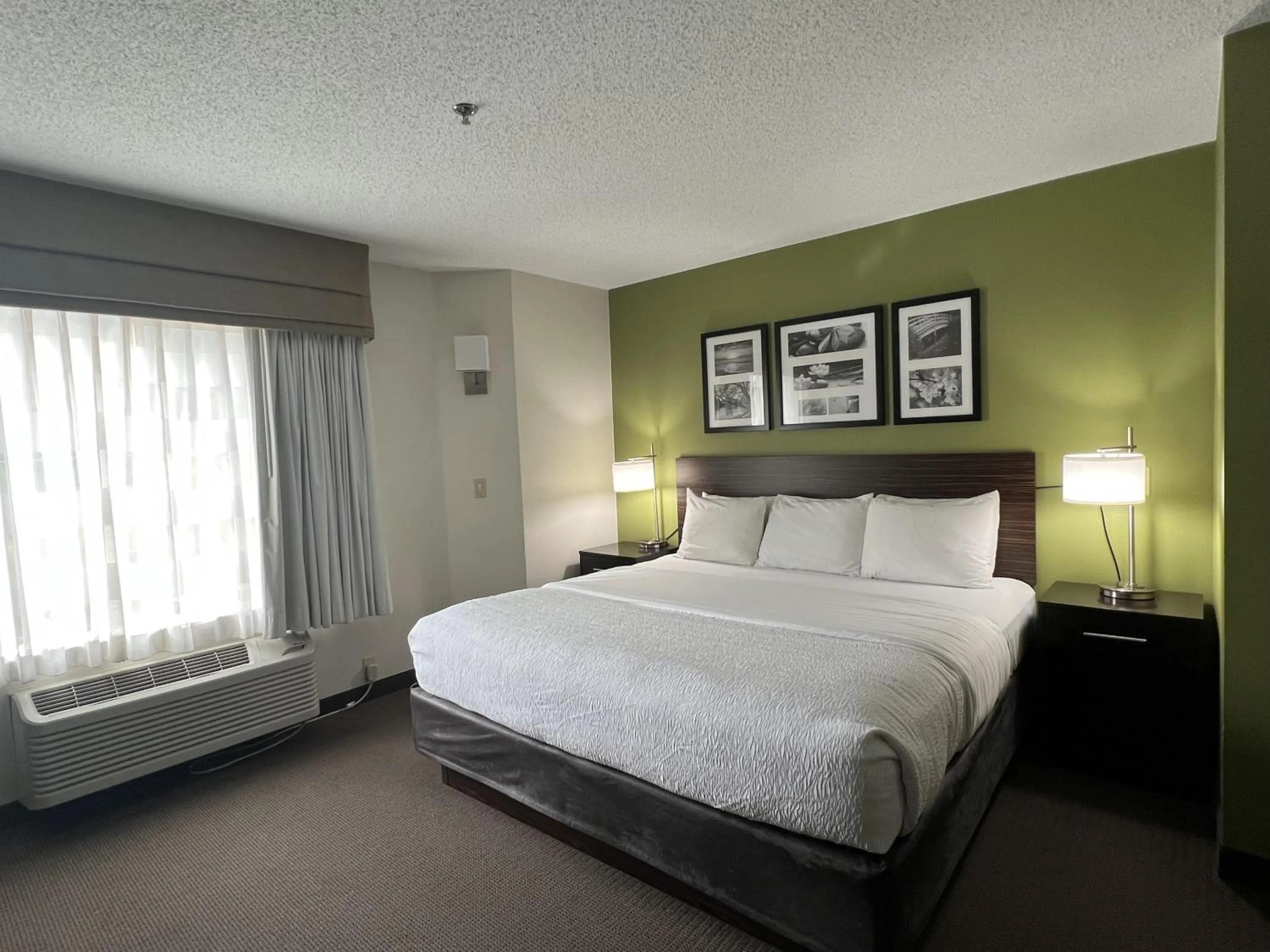 Bedroom, Bed in SureStay by Best Western Roseburg