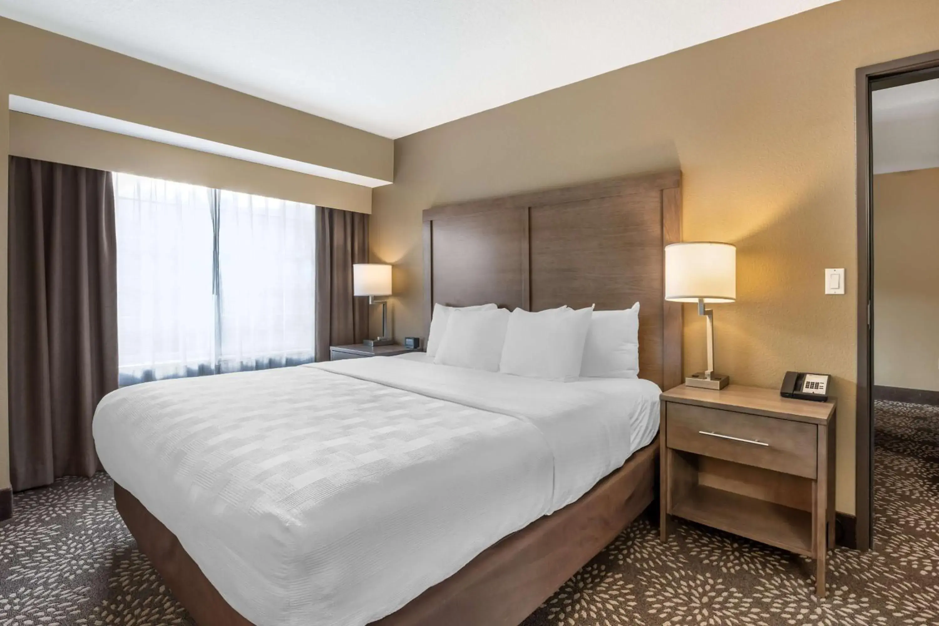 King Suite with Sofa Bed and Full Kitchen - Non-Smoking in Best Western Columbia River Waterfront Hotel Astoria King Suite with Sofa Bed and Full Kitchen - Non-Smoking in Best Western Columbia River Waterfront Hotel Astoria