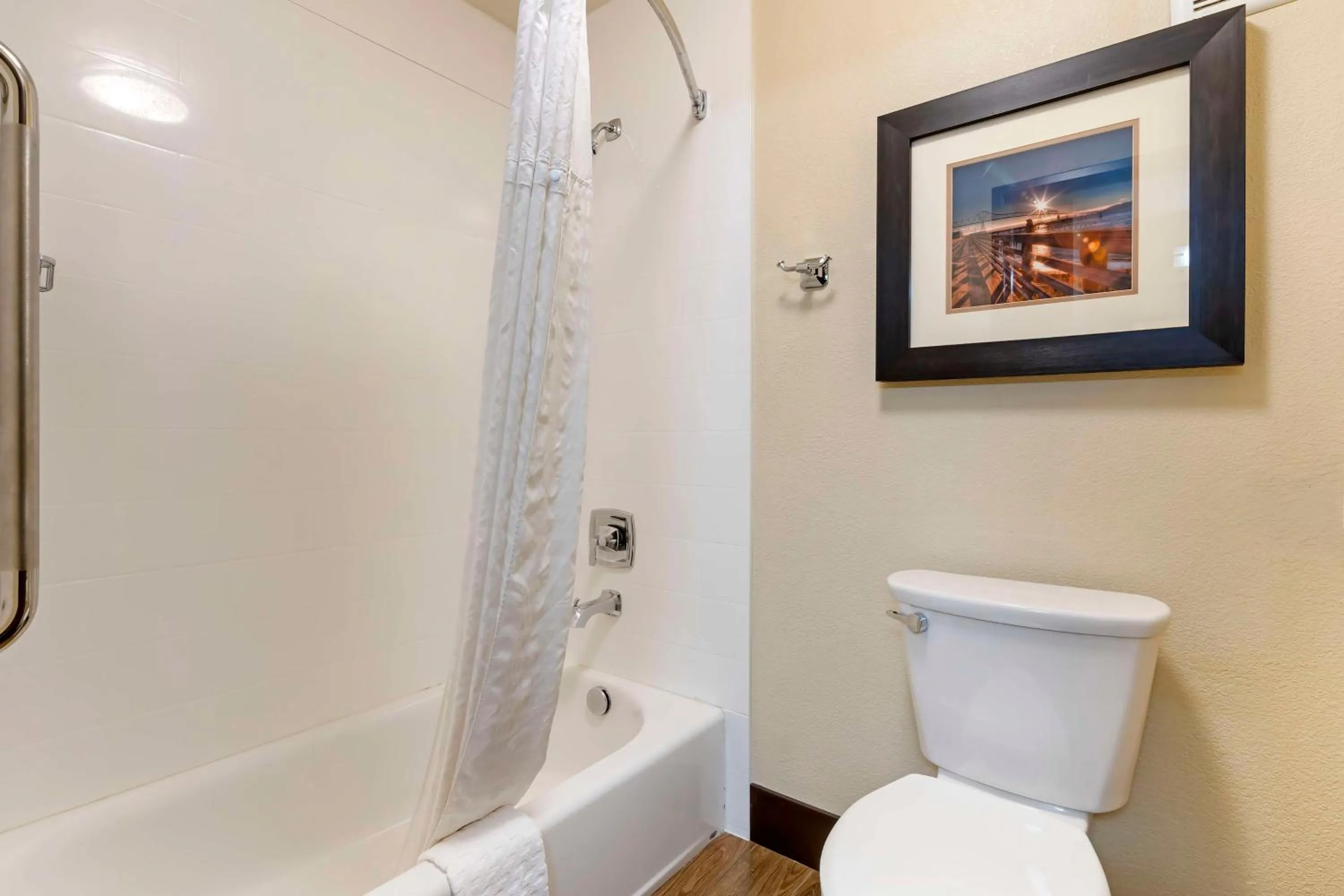 Bathroom in Best Western Columbia River Waterfront Hotel Astoria