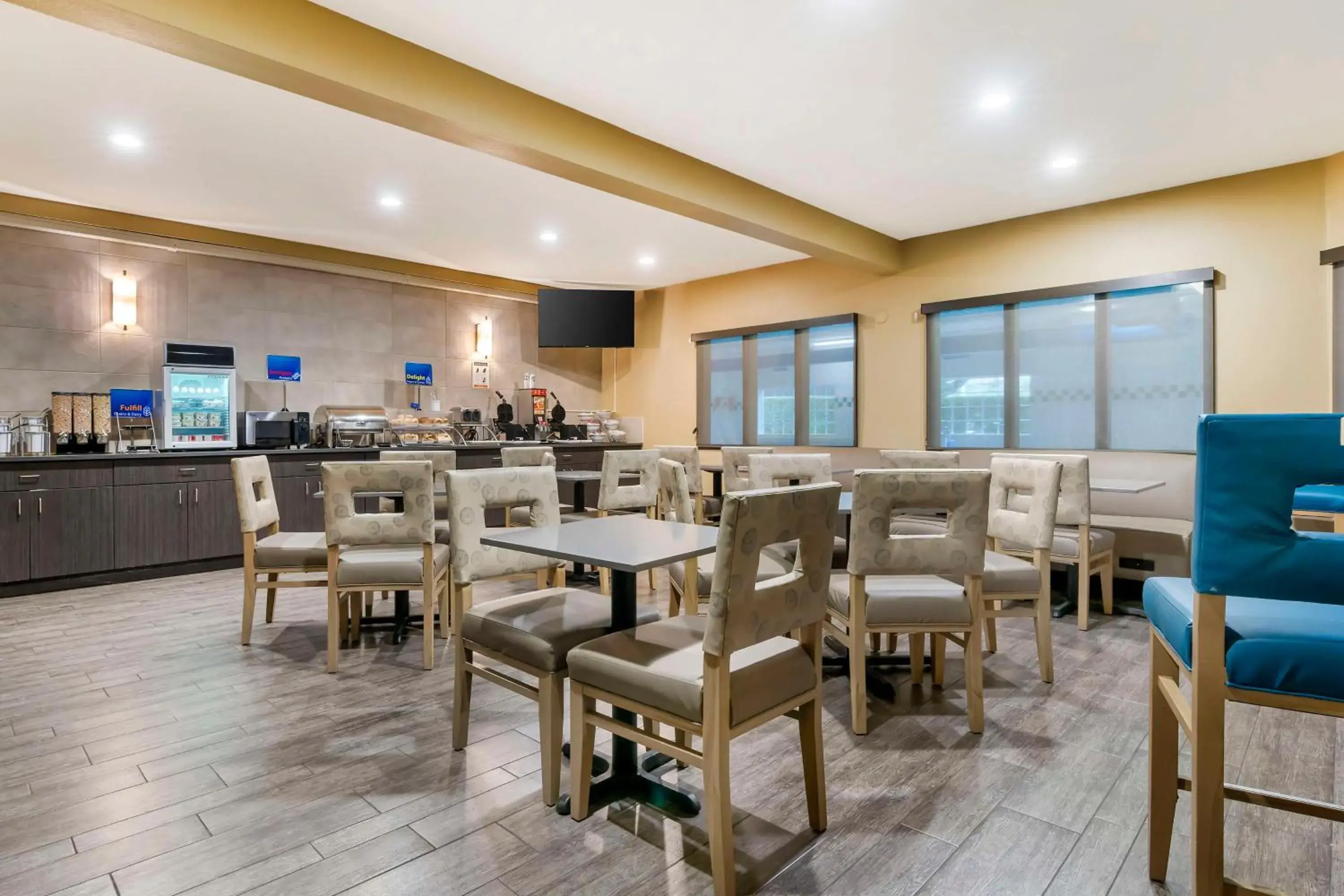 Breakfast in Best Western Columbia River Waterfront Hotel Astoria Breakfast in Best Western Columbia River Waterfront Hotel Astoria