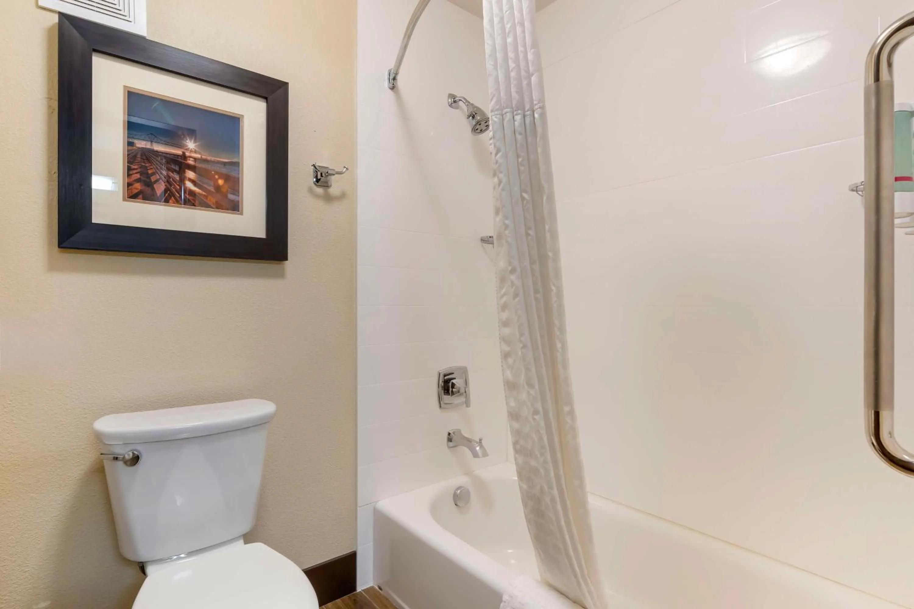 Bathroom in Best Western Columbia River Waterfront Hotel Astoria