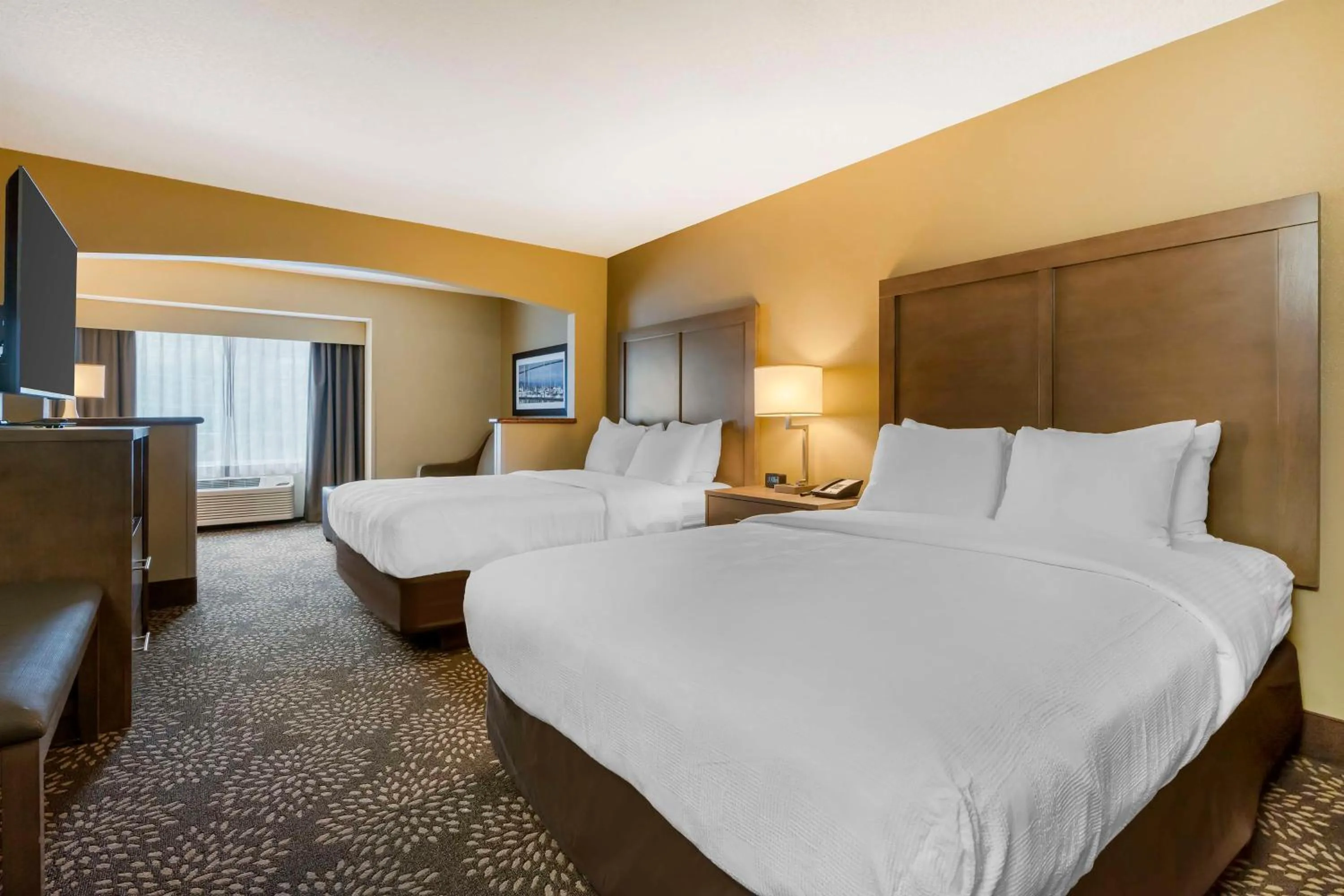 Bedroom, Bed in Best Western Columbia River Waterfront Hotel Astoria