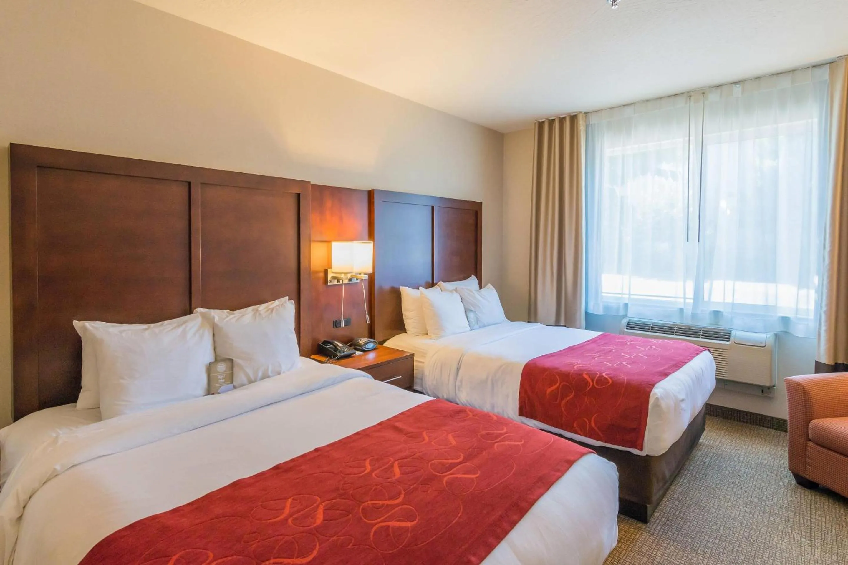 Bedroom, Bed in Comfort Suites Springfield-Eugene