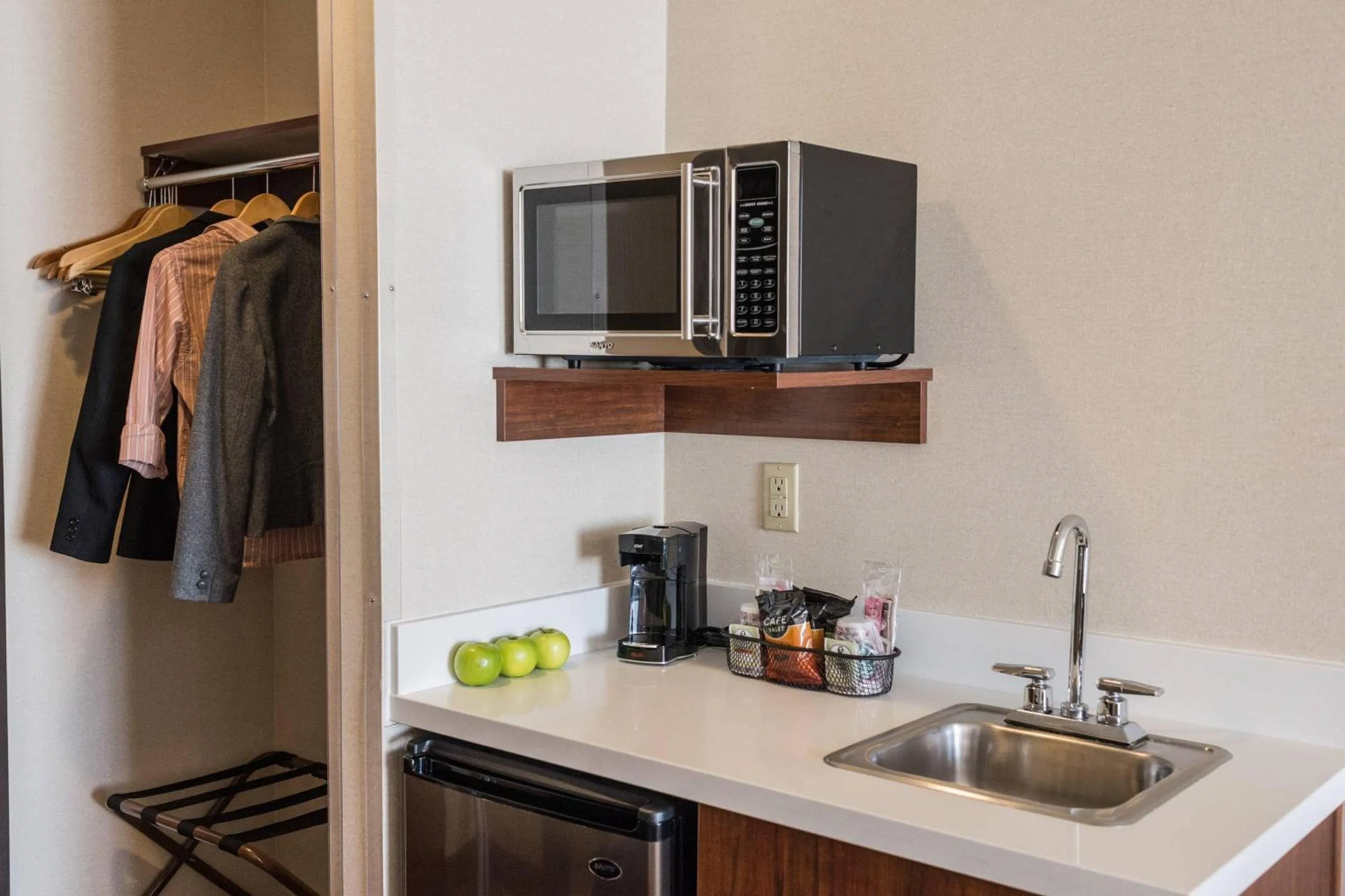 Bedroom in Comfort Suites Springfield-Eugene