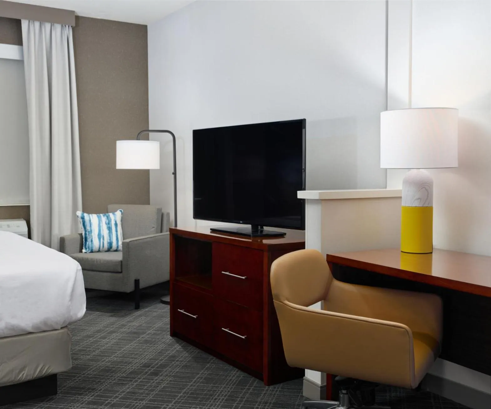 TV and multimedia, Bed in Comfort Suites Springfield-Eugene