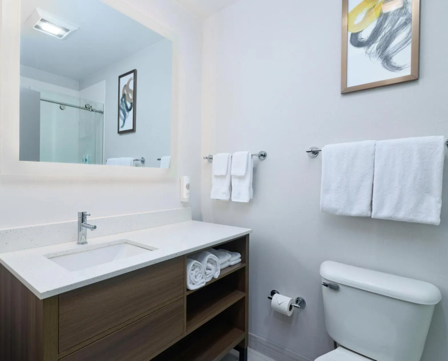 Bathroom in Comfort Suites Springfield-Eugene