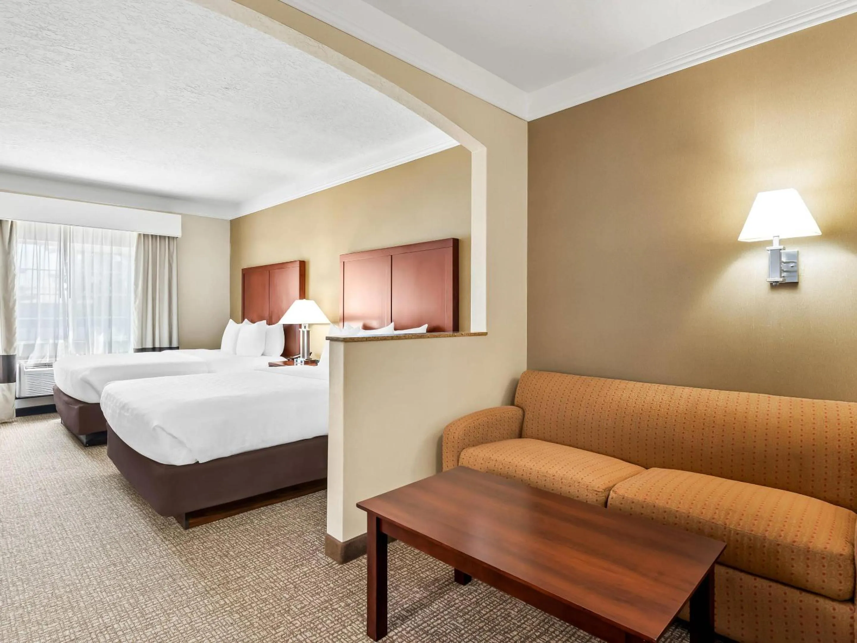 Bedroom, Bed in Comfort Suites Linn County Fairground and Expo