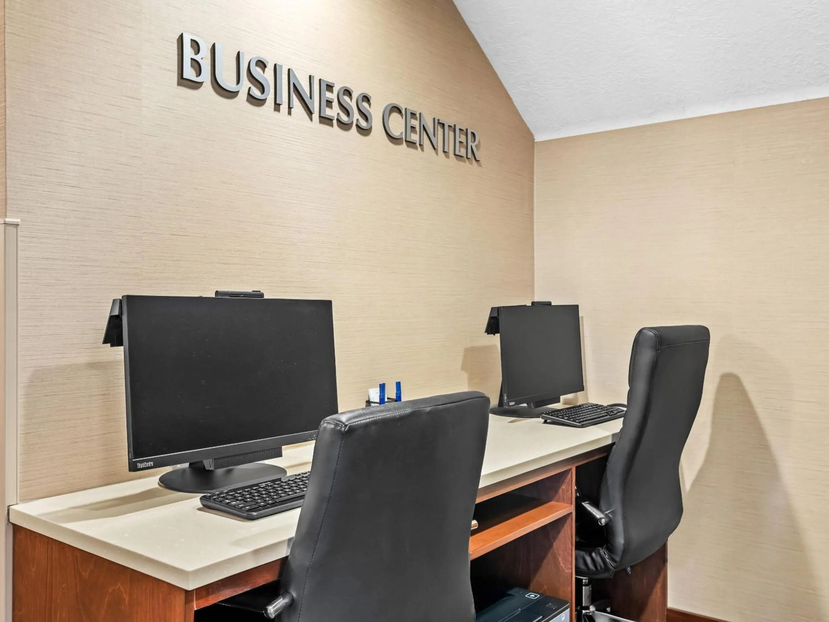 Business facilities in Comfort Suites Linn County Fairground and Expo