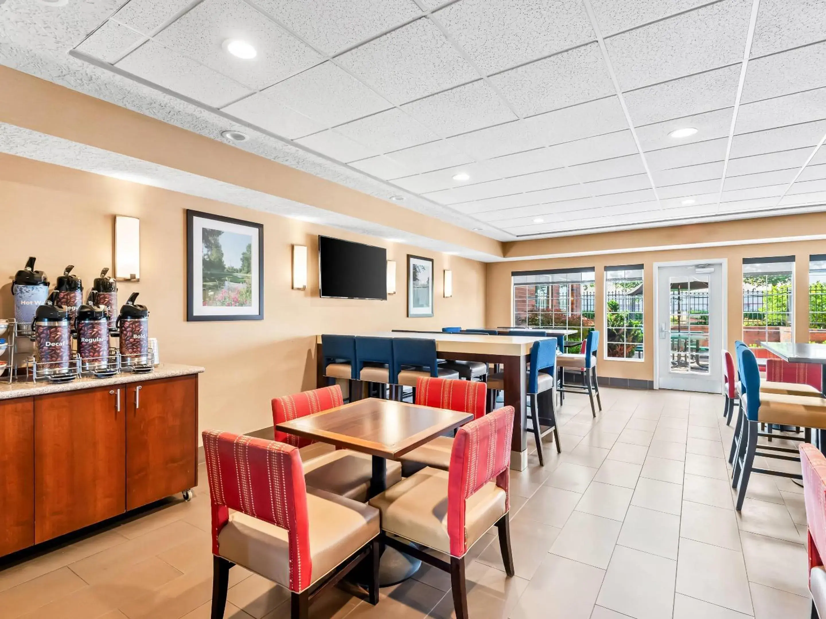 Breakfast in Comfort Suites Linn County Fairground and Expo Breakfast in Comfort Suites Linn County Fairground and Expo