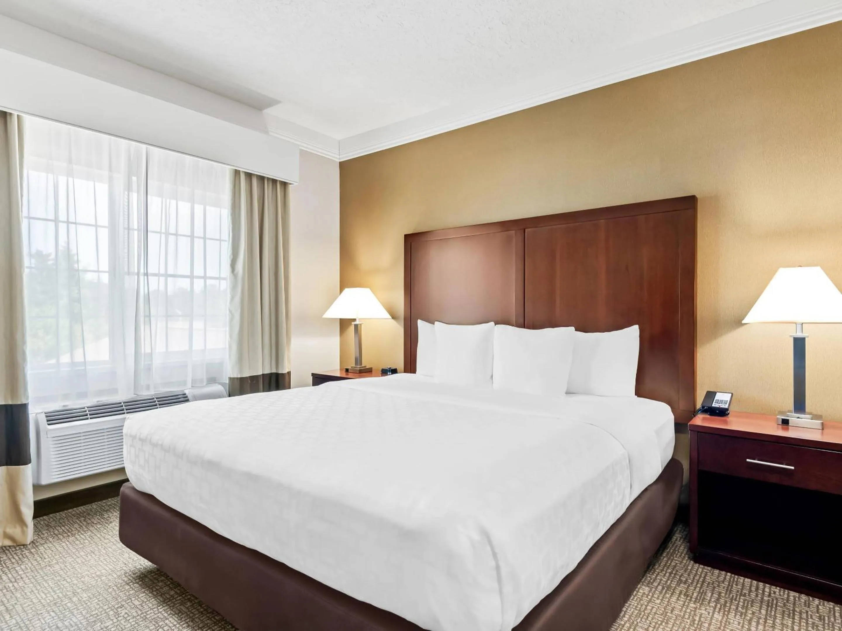 Bedroom, Bed in Comfort Suites Linn County Fairground and Expo