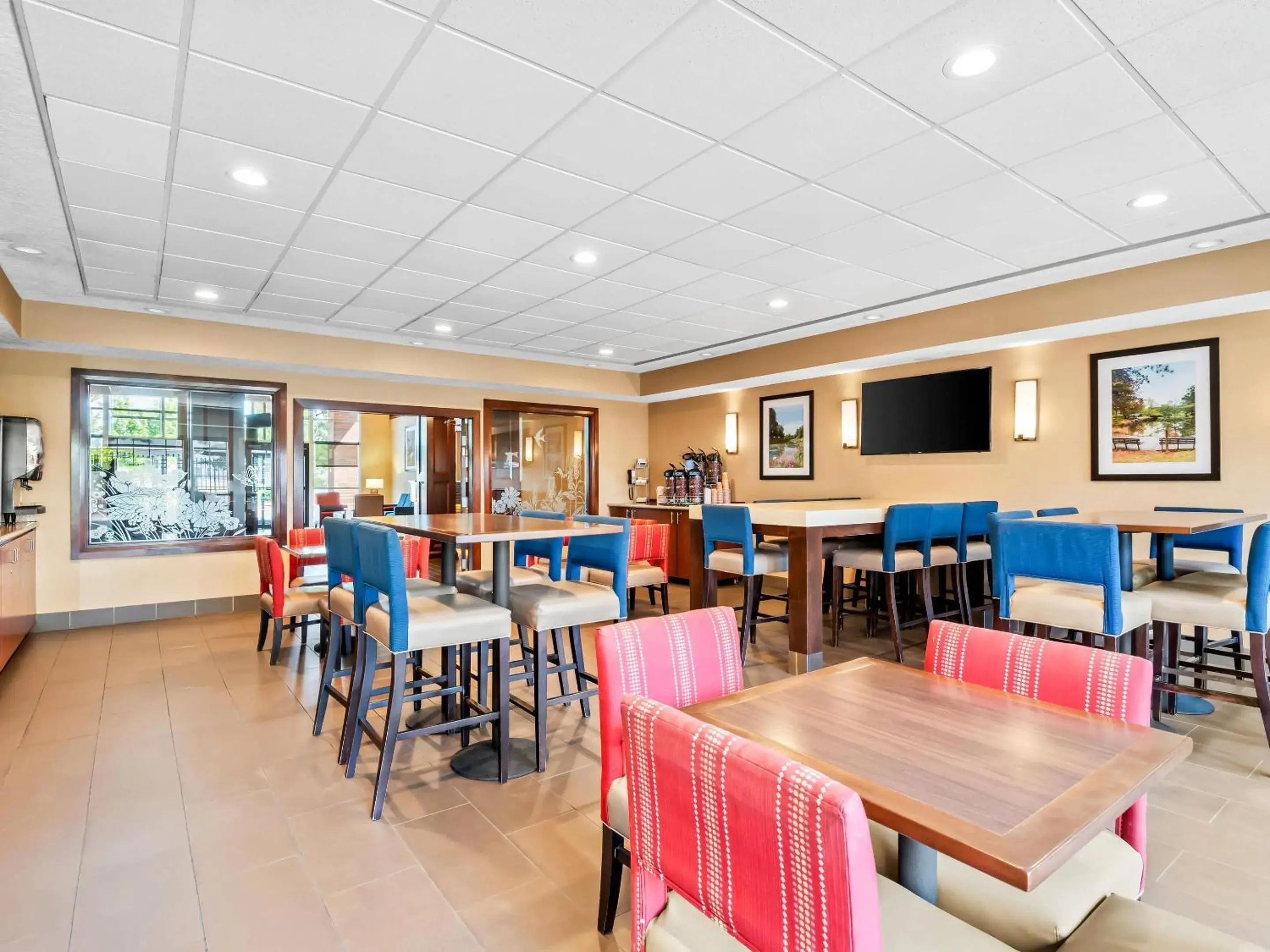 Breakfast in Comfort Suites Linn County Fairground and Expo Breakfast in Comfort Suites Linn County Fairground and Expo