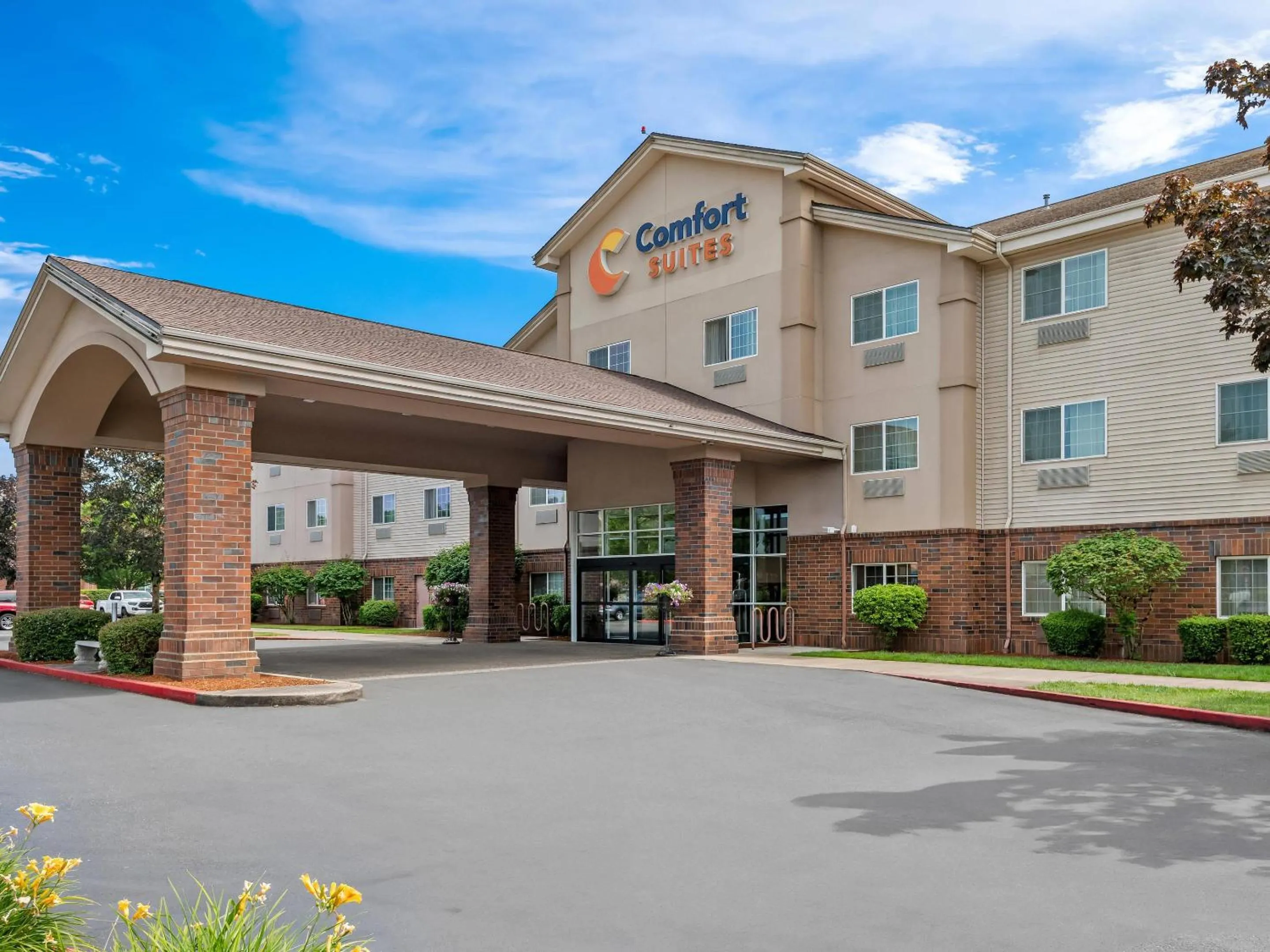 Property building in Comfort Suites Linn County Fairground and Expo