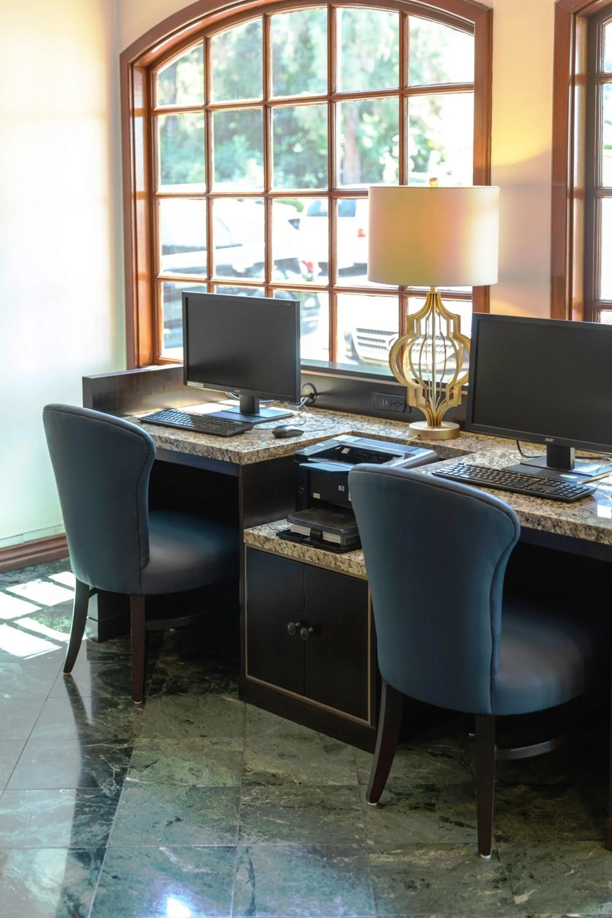 Business facilities in Ayres Suites Diamond Bar