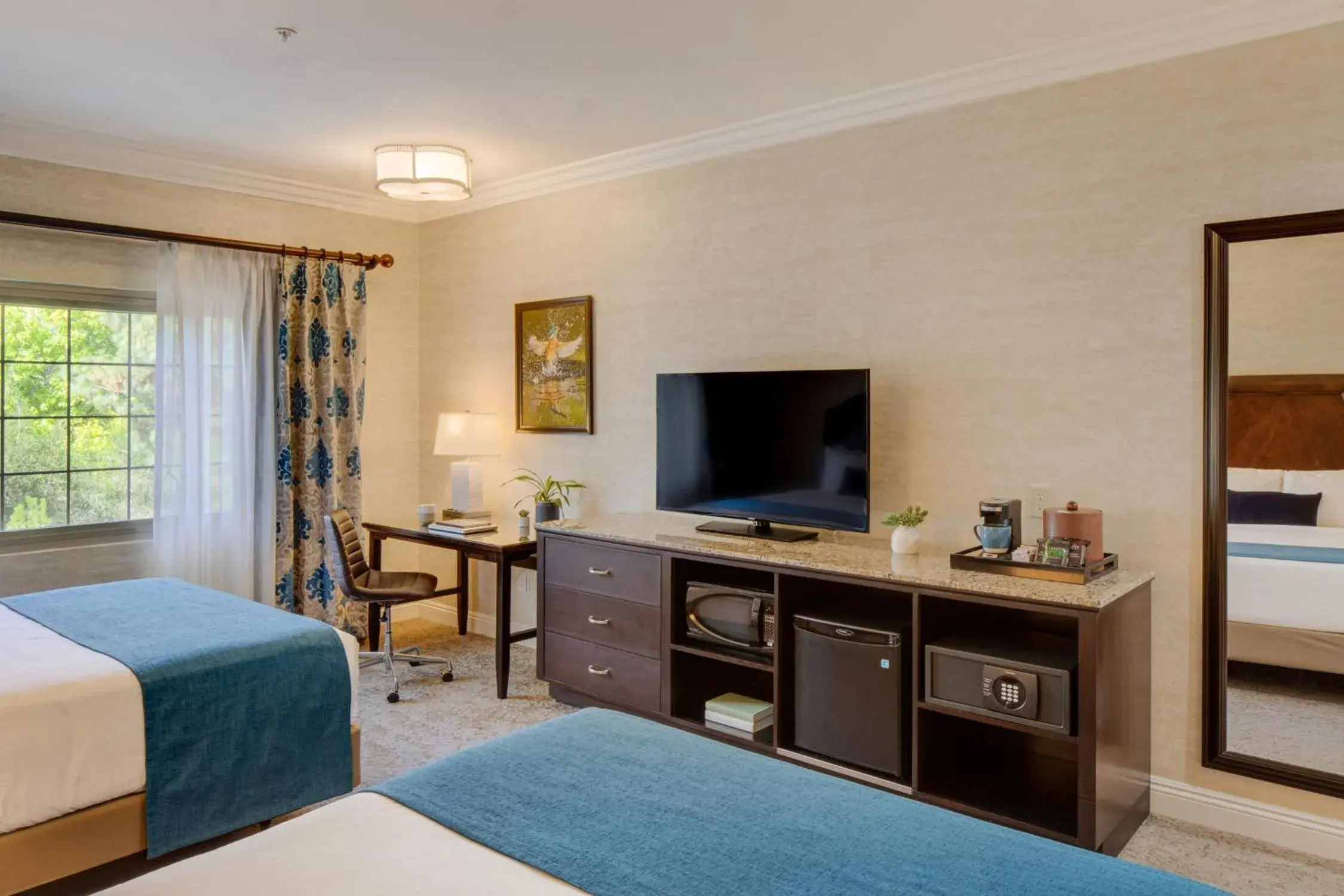 TV and multimedia, Bed in Ayres Suites Diamond Bar TV and multimedia, Bed in Ayres Suites Diamond Bar