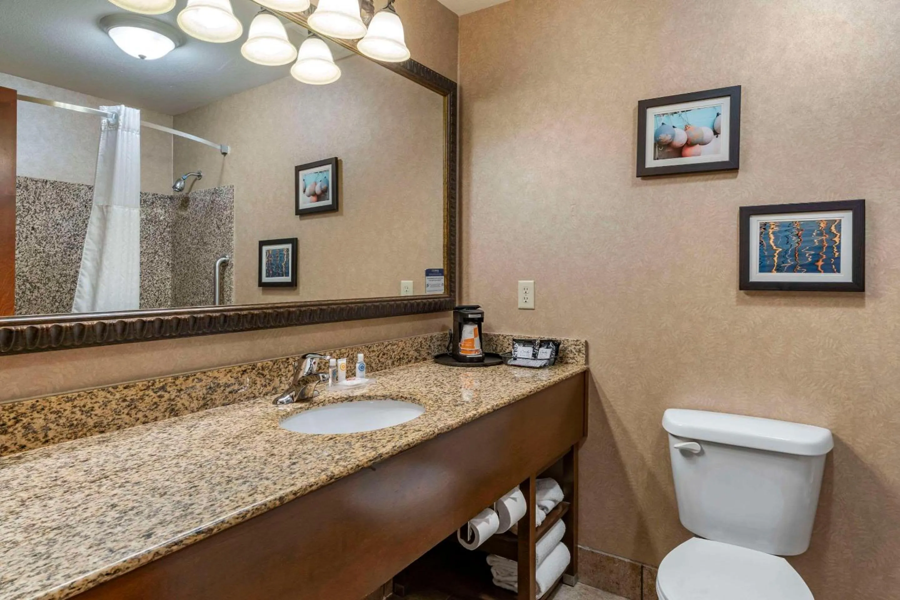 Bedroom in Comfort Inn & Suites Lincoln City