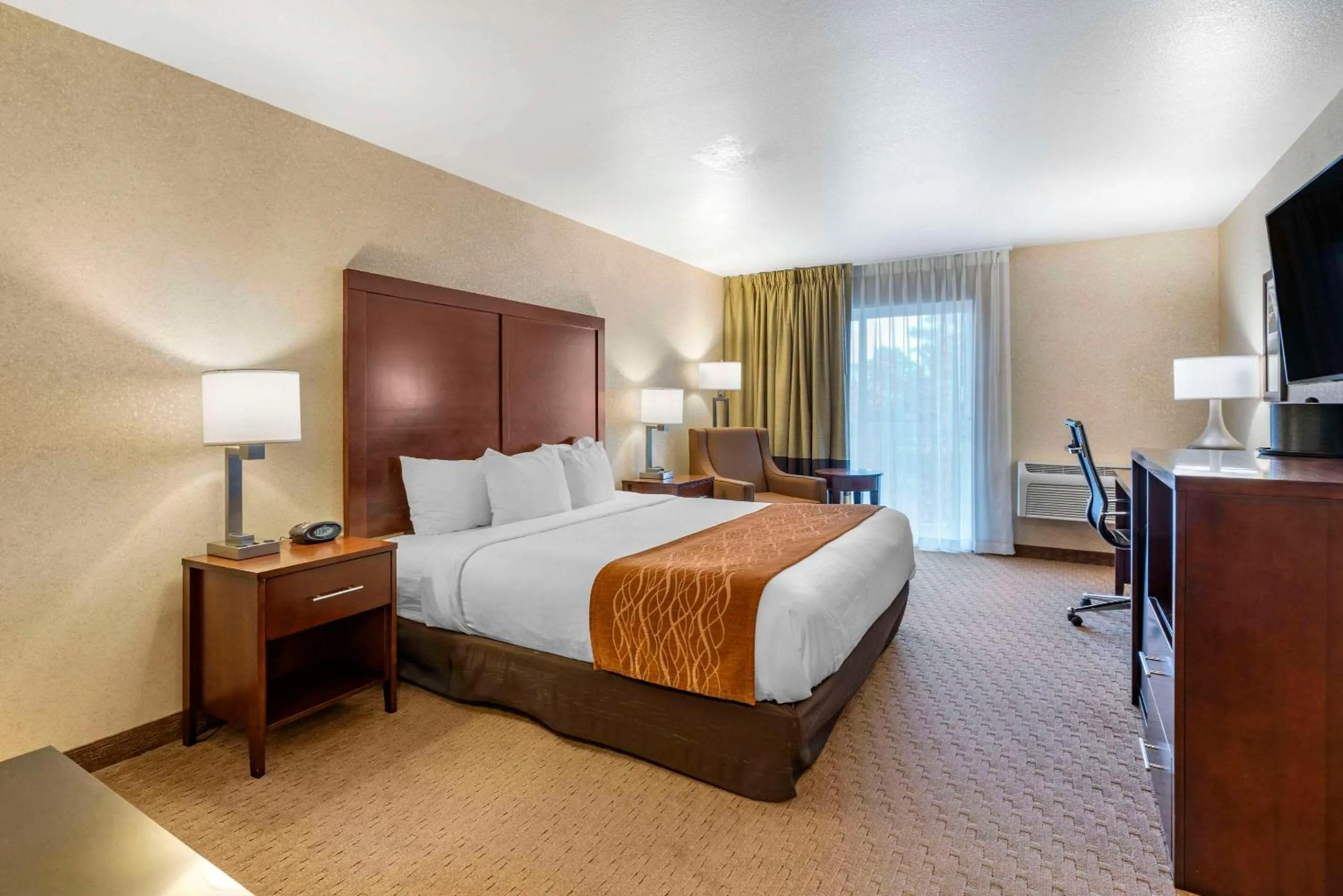 Bedroom, Bed in Comfort Inn & Suites Lincoln City