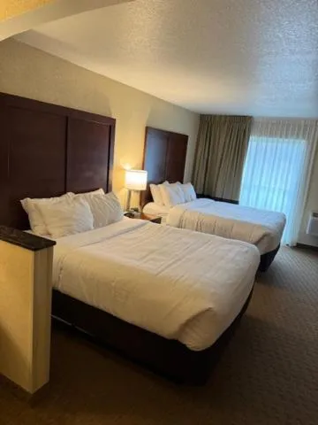 Bed in Comfort Inn & Suites Lincoln City