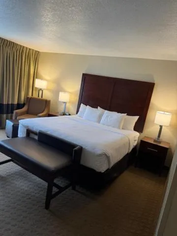 Bed in Comfort Inn & Suites Lincoln City